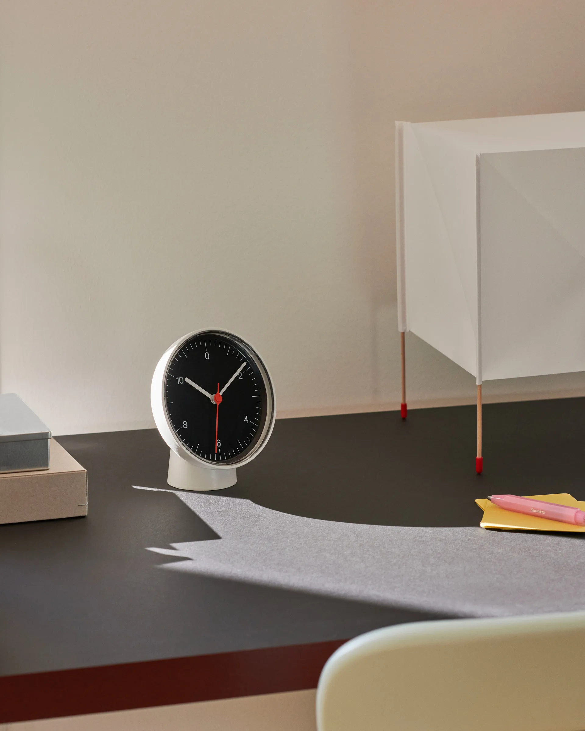 Table Clock wand-/tafelklok, White​ HAY