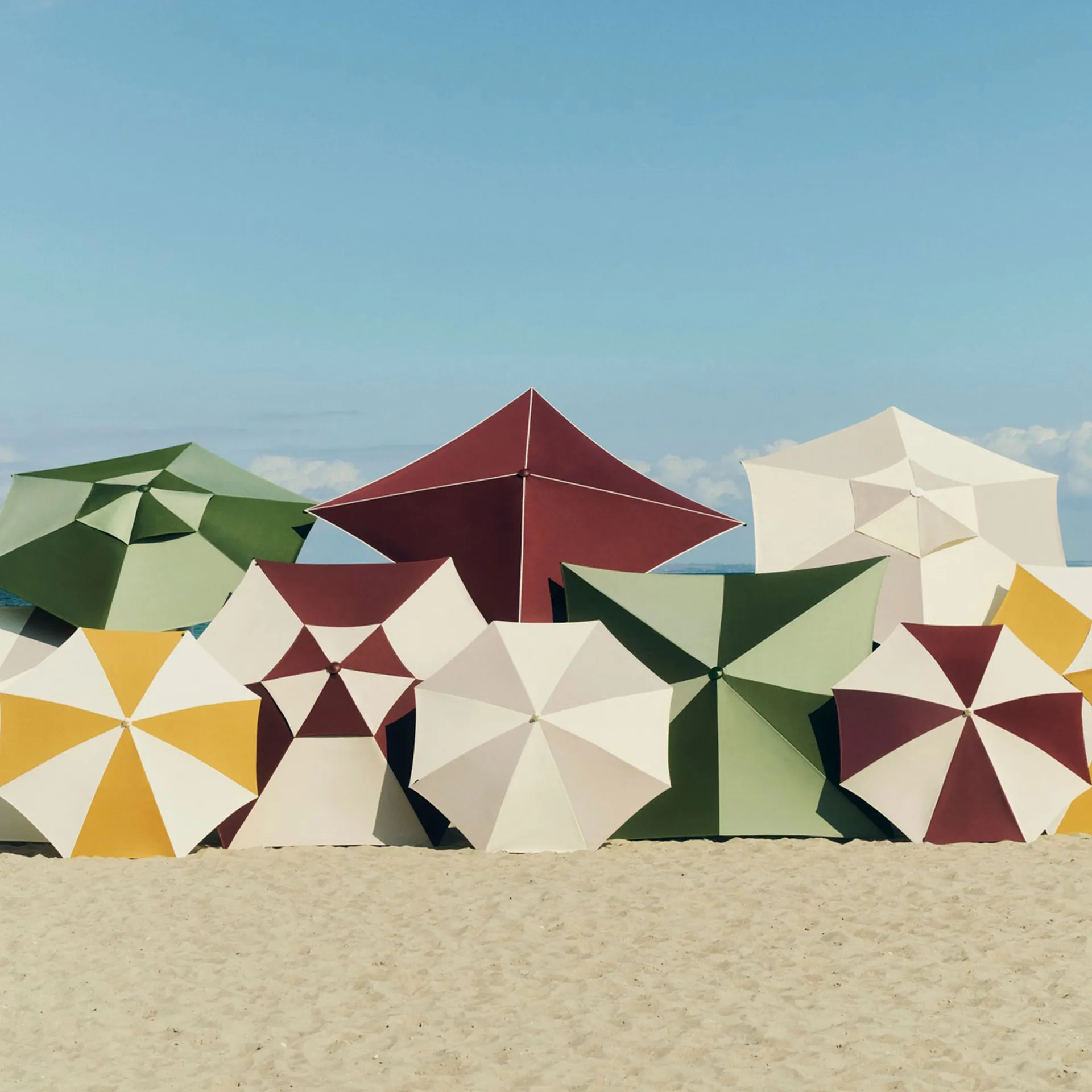 Terrazza Hexagon parasol, Off-white-burgundy HAY