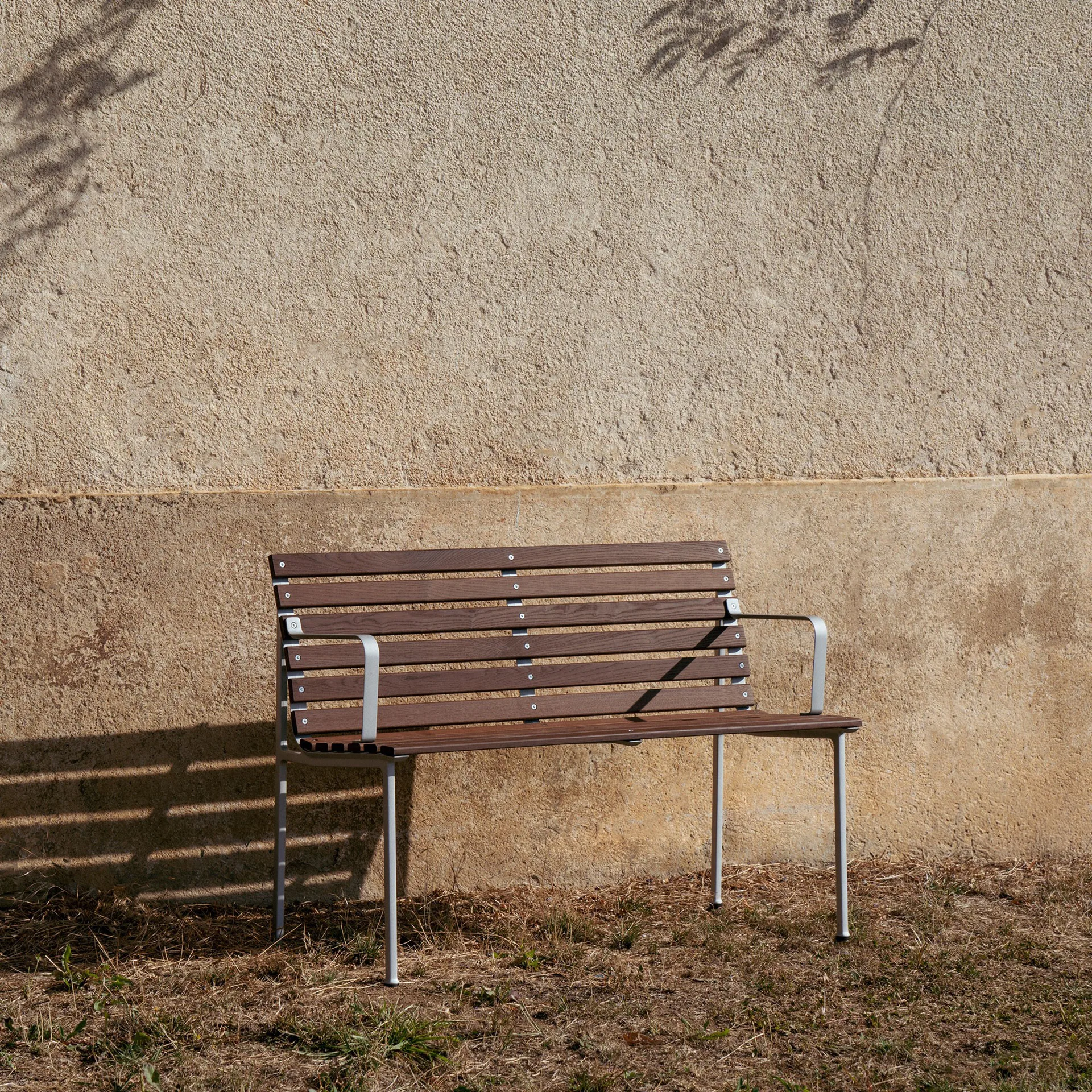 Traverse Dining bank met armleuningen, Oiled ash HAY