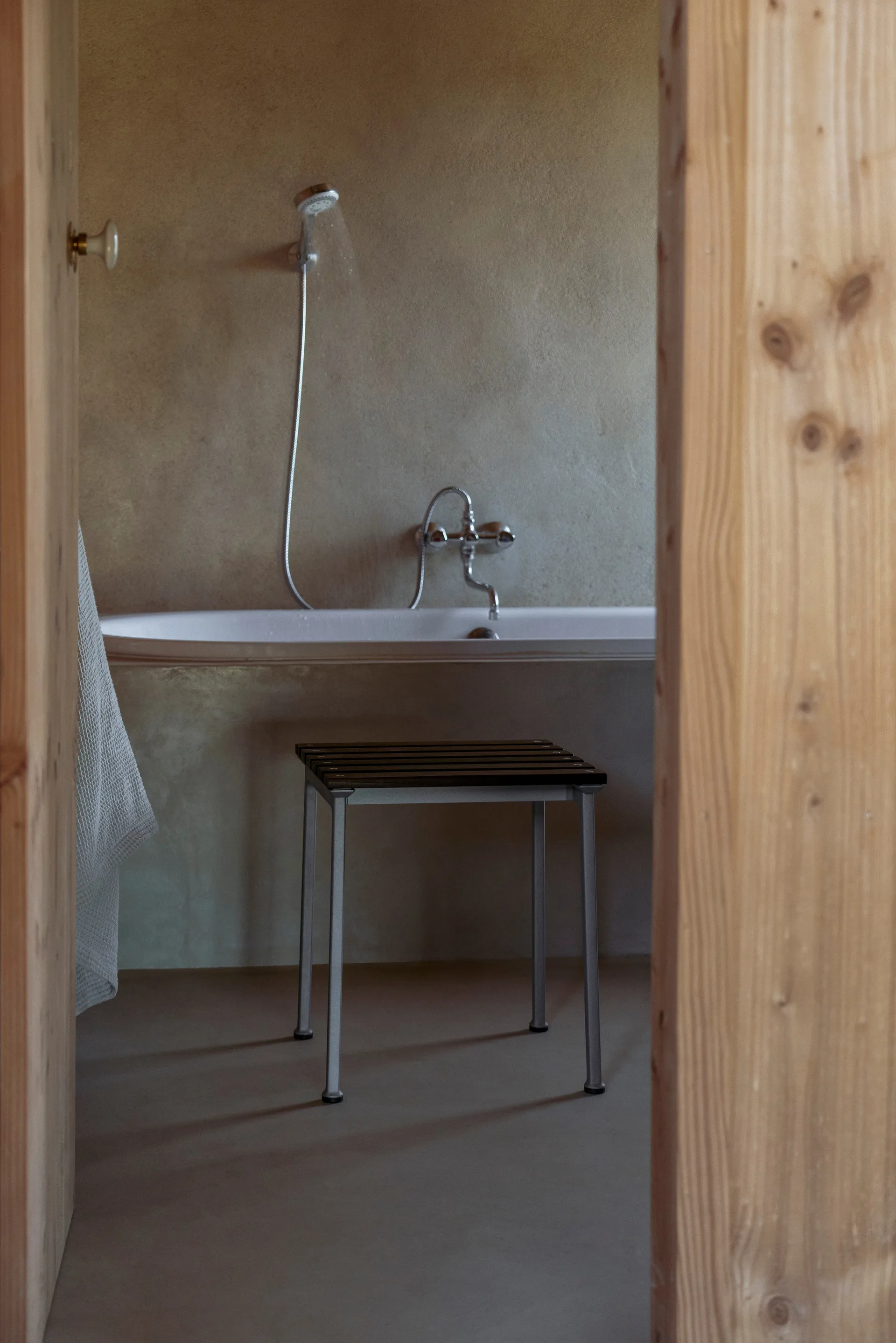 Traverse kruk, Oiled ash HAY