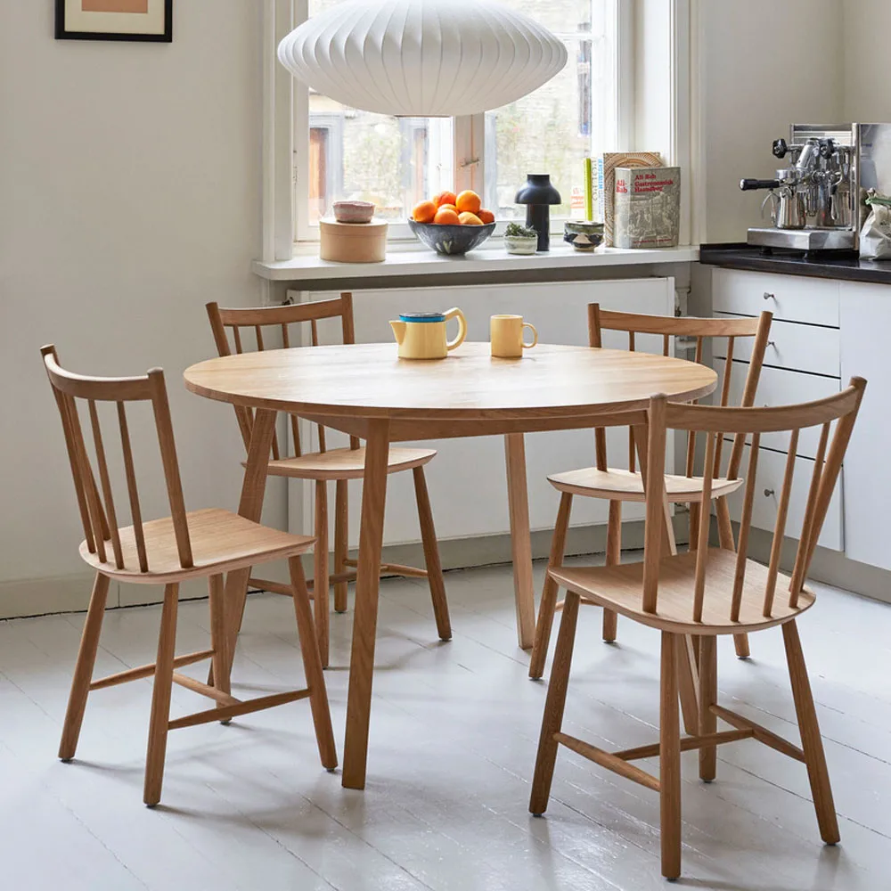 Triangle Leg ronde eettafel, Watergedragen gelakt eiken HAY