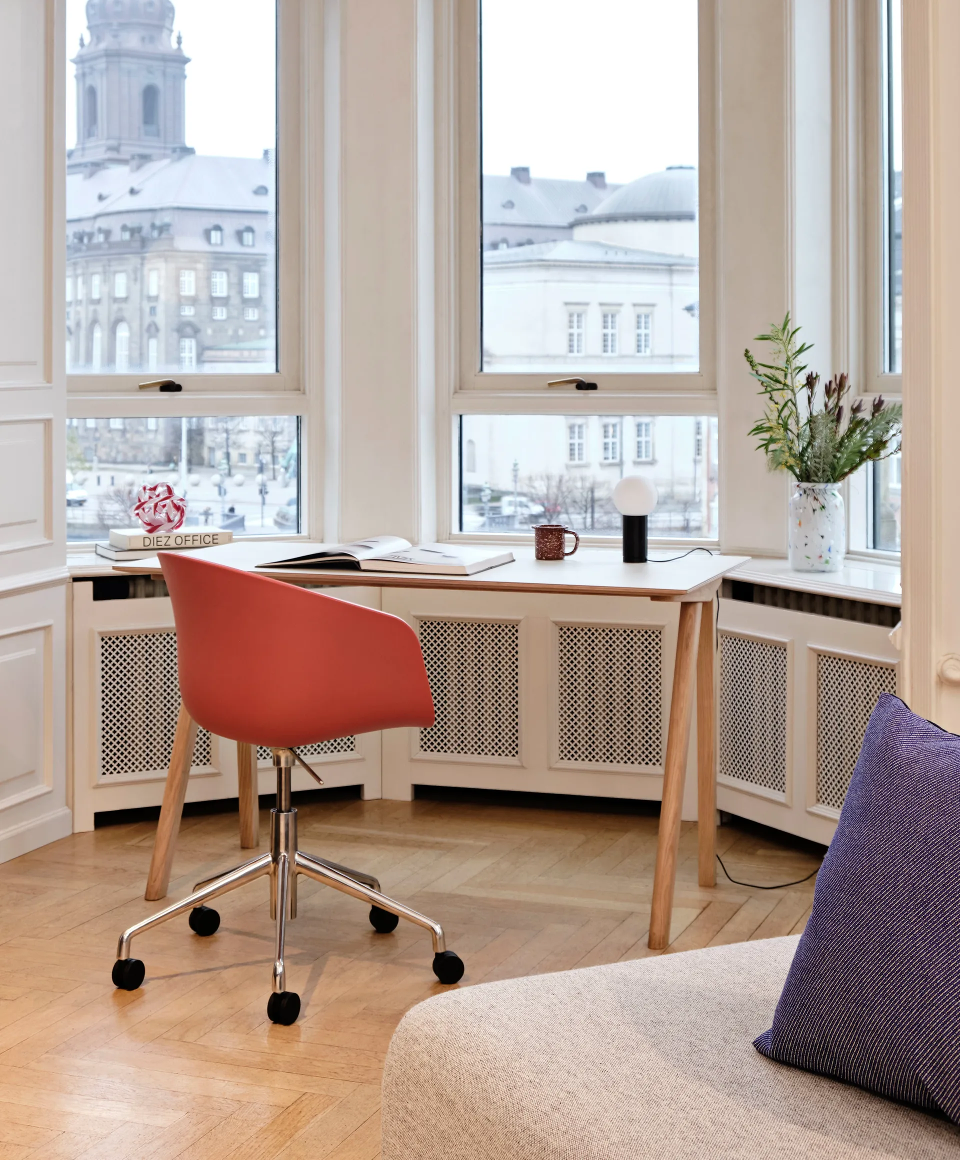 Turn On tafellamp, Zwart HAY