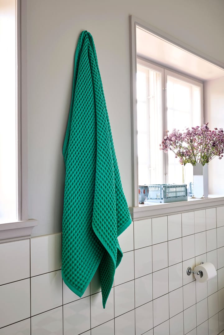 Waffle badhanddoek 70x140 cm, Emerald green HAY