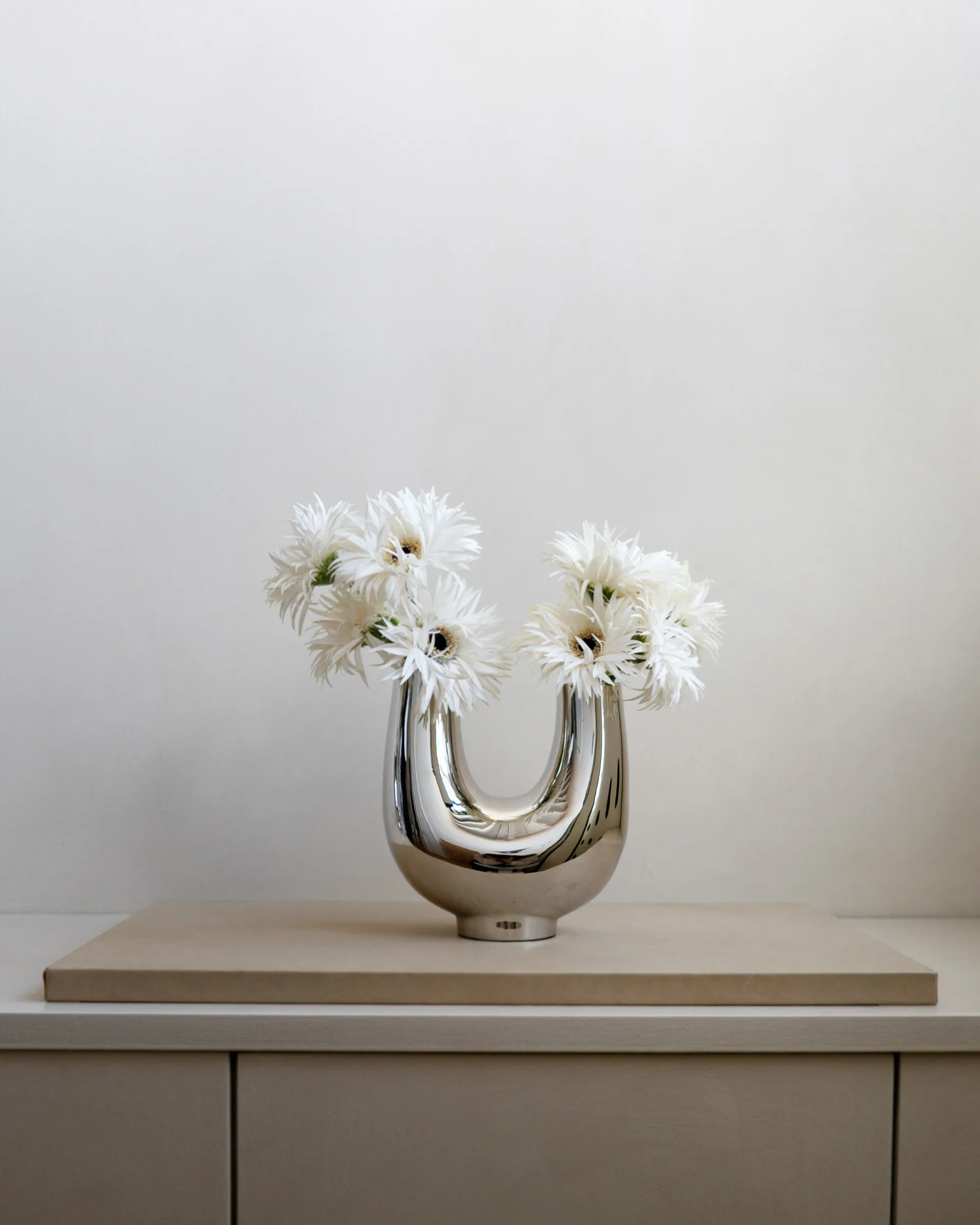 Kazumi vaas, Nikkel Hein Studio