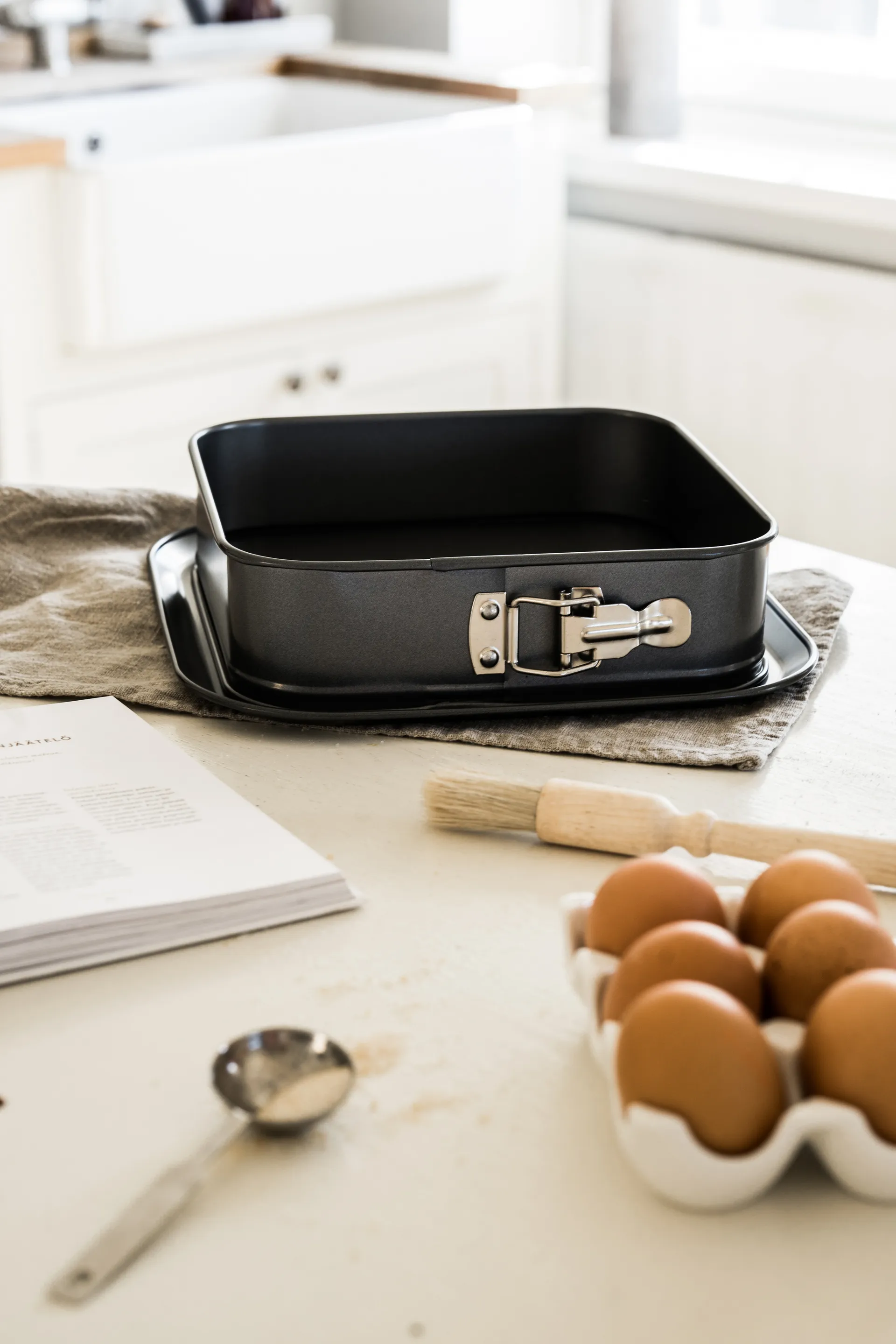 Heirol vierkante springvorm extra brede basis, 24x24 cm Heirol