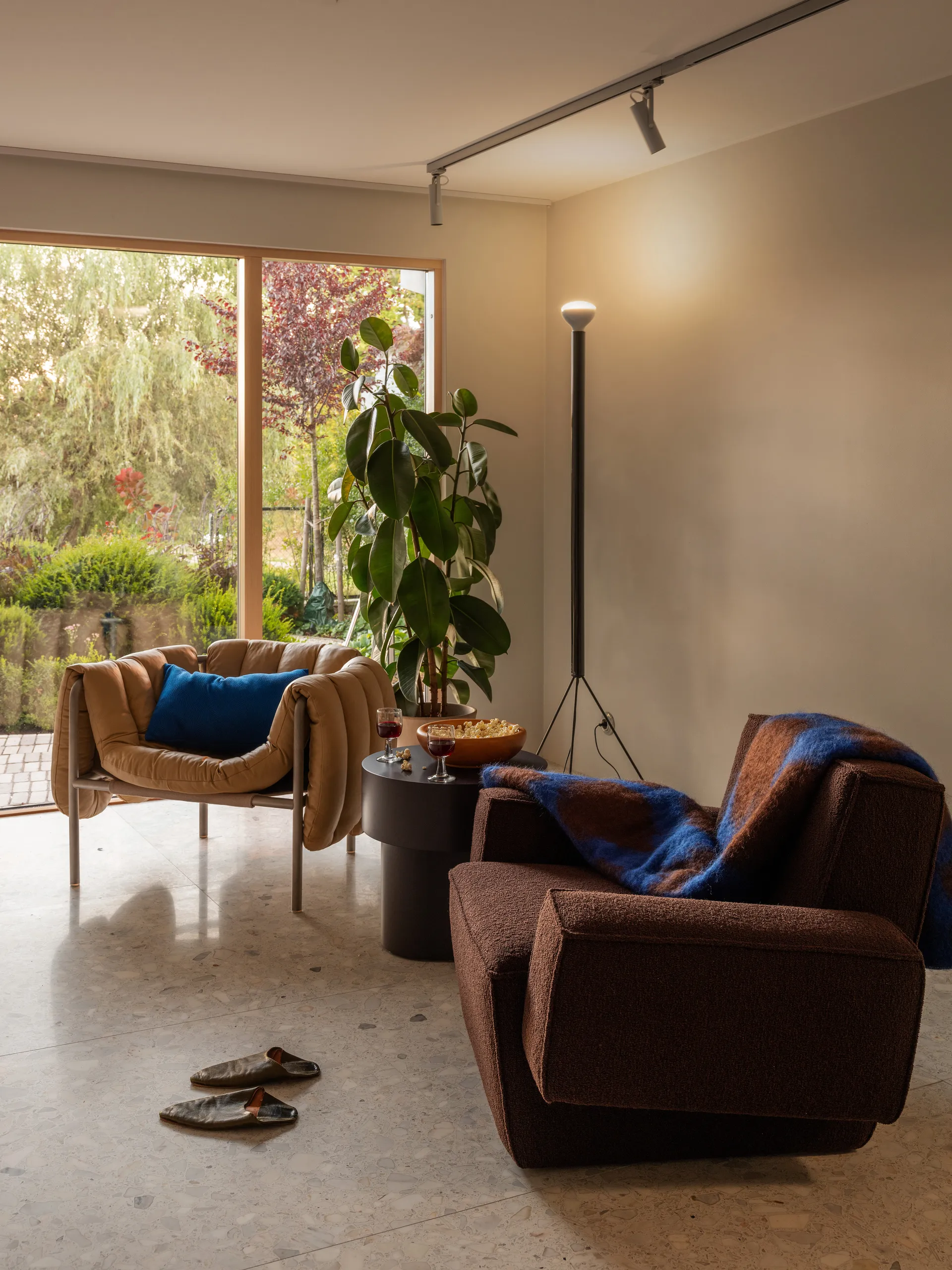 Hunk loungefauteuil met armleuningen, Chocolate Hem