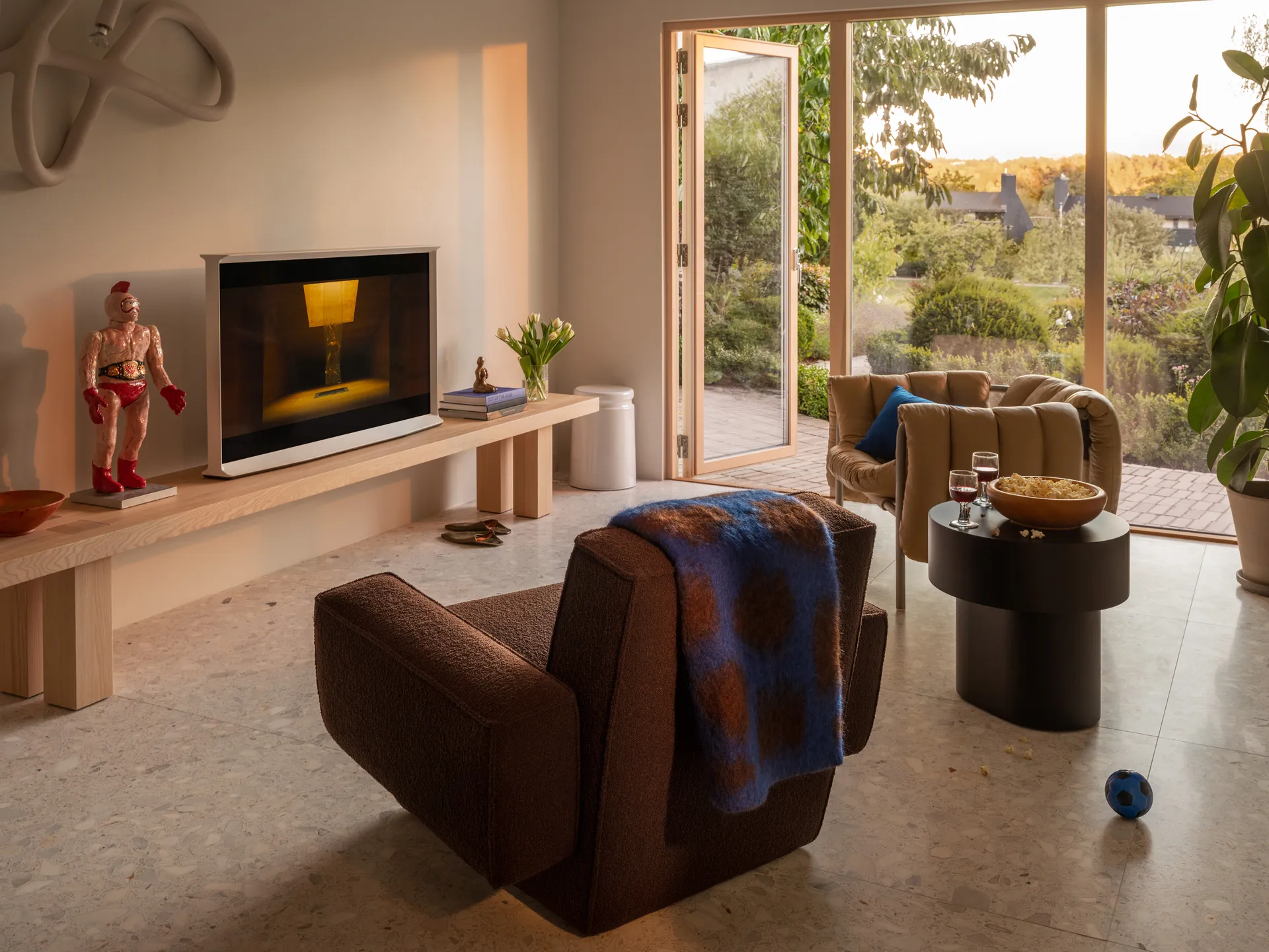 Hunk loungefauteuil met armleuningen, Chocolate Hem