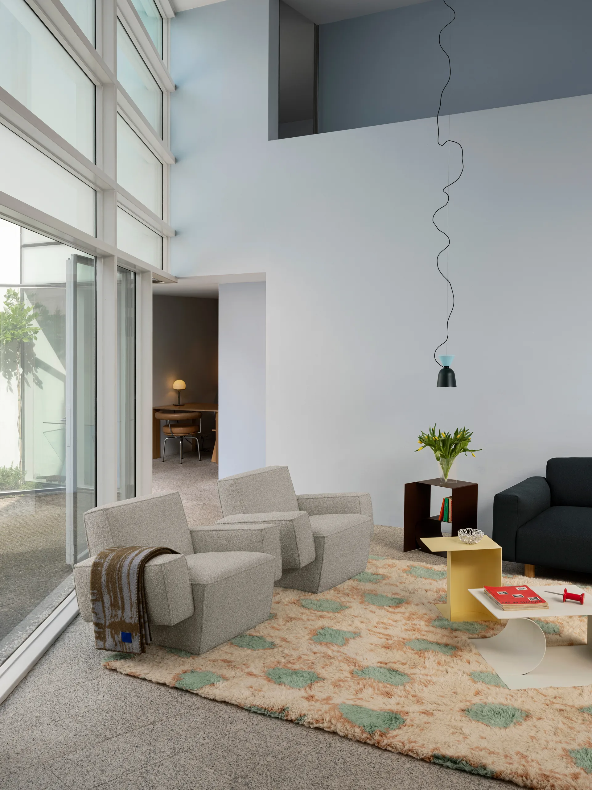 Hunk loungefauteuil met armleuningen, Swan Hem