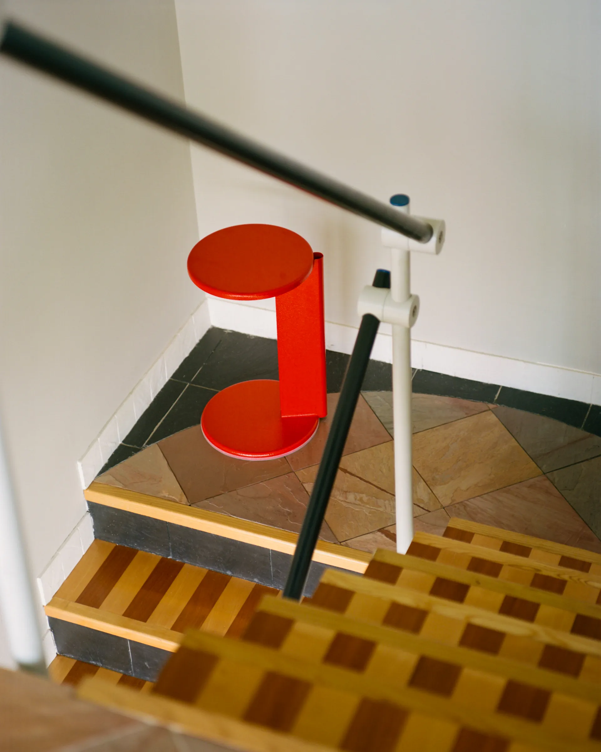 Lolly bijzettafeltje 56 cm, Traffic red gloss Hem