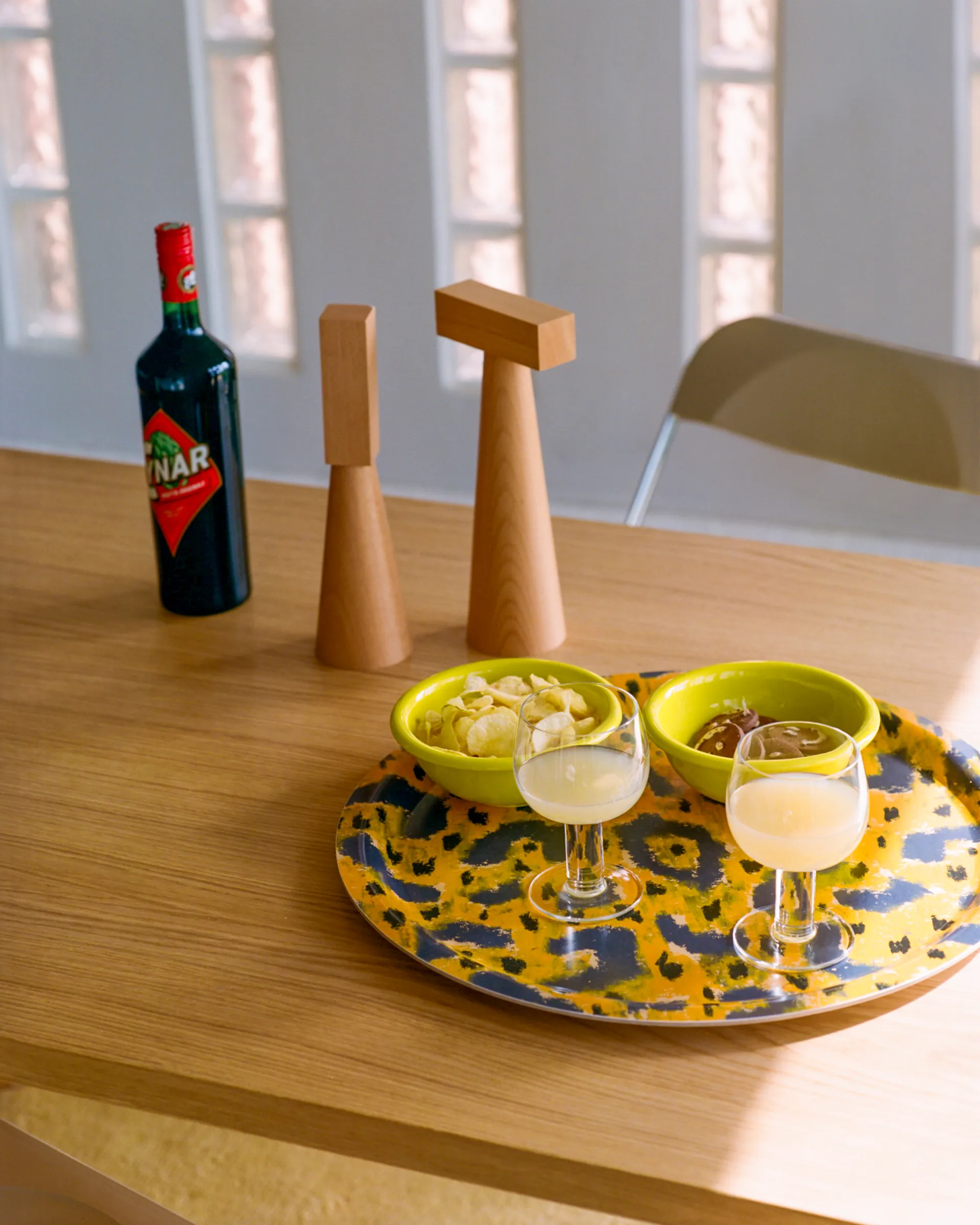 Monster dienblad Medium Ø49 cm, Ochre yellow-grey-black Hem