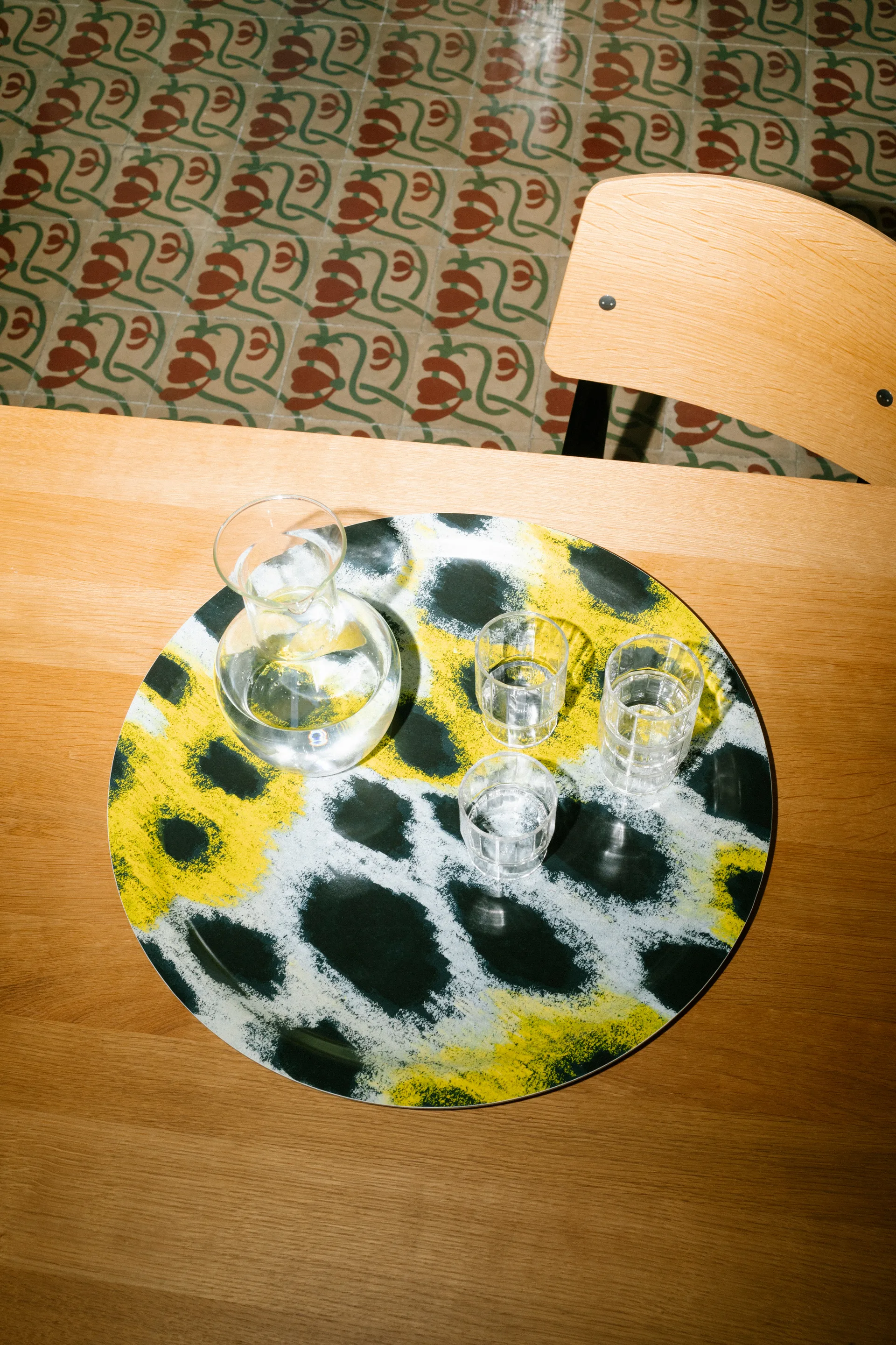 Monster dienblad Medium Ø49 cm, White-yellow-black Hem