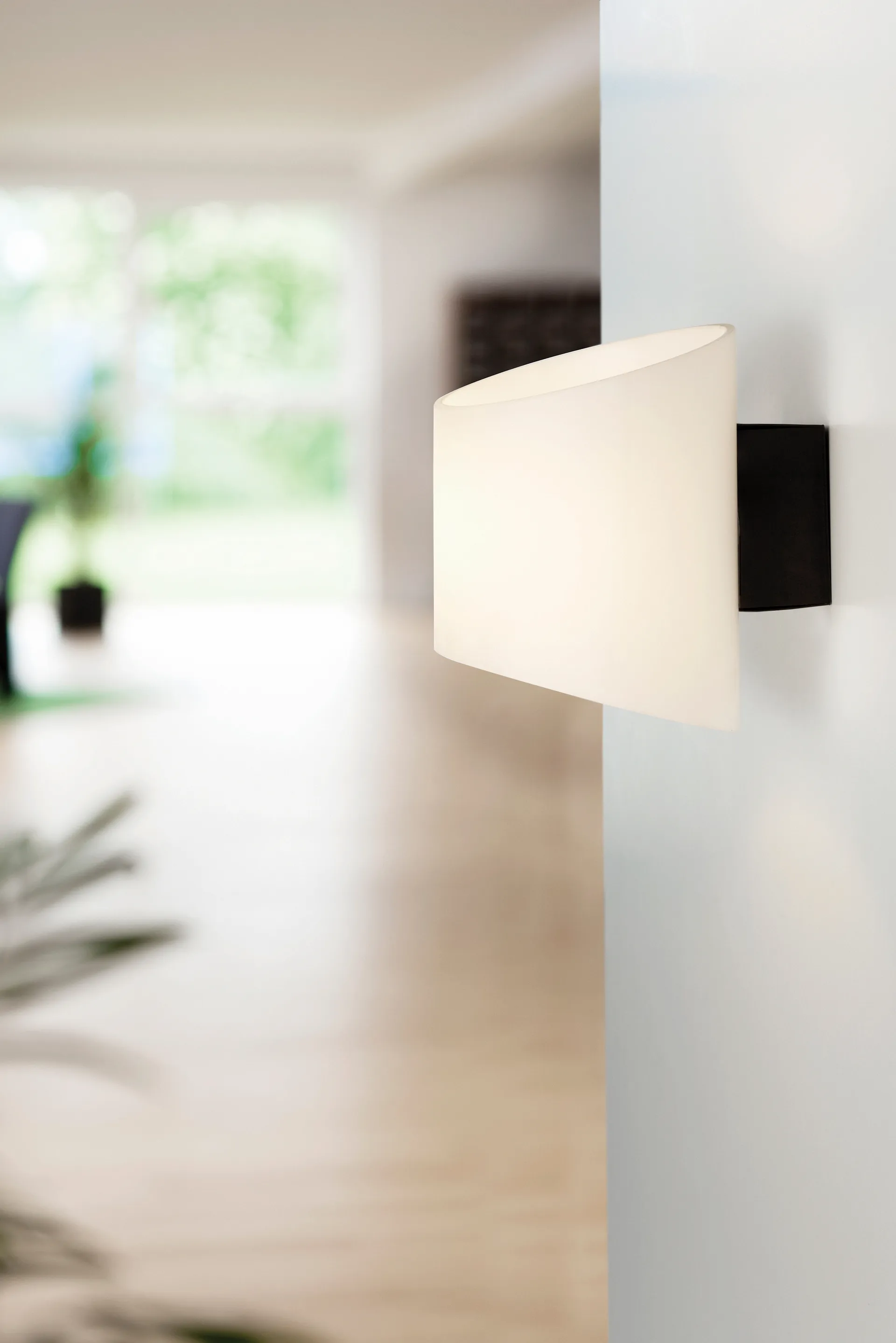 Evoke wandlamp ovaal, Antraciet-opaalglas Herstal