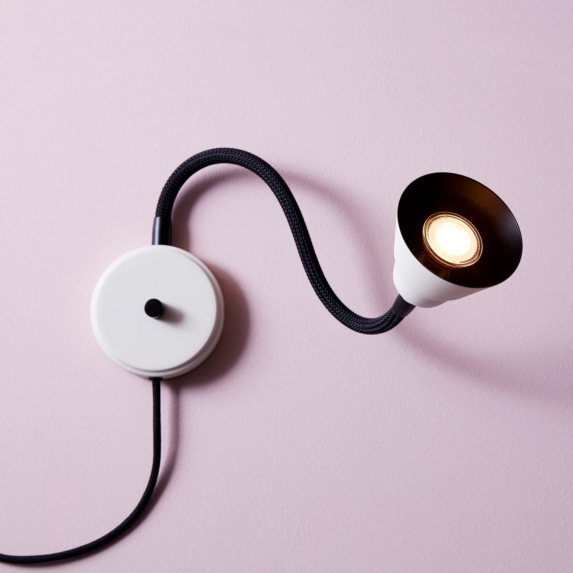 Relief muurlamp, Parelwit Herstal