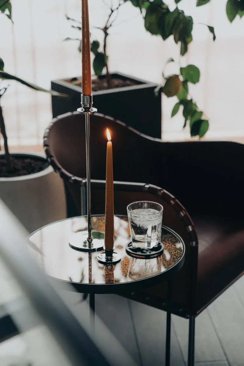 Basso lage kandelaar, Vernikkeld messing Hilke Collection