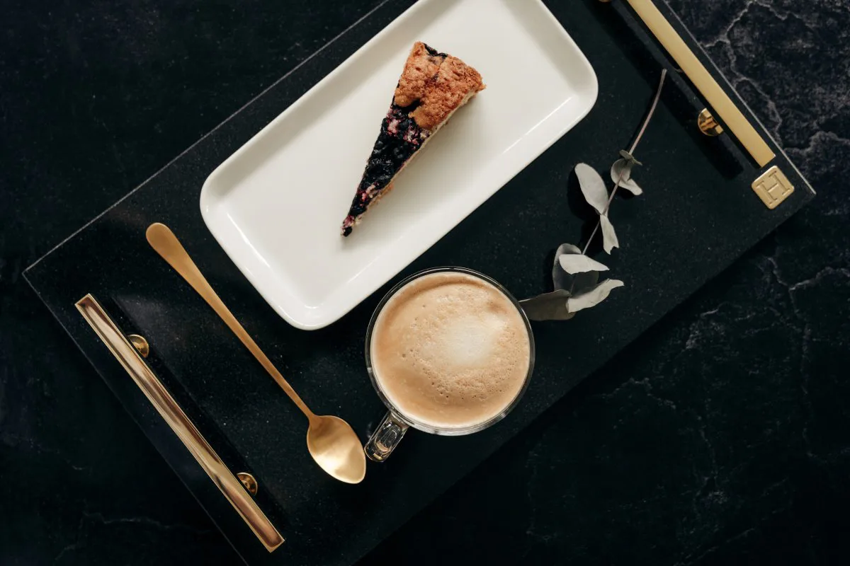 Hilke Collection dienblad 40,5x25,5 cm, Graniet-massief messing Hilke Collection