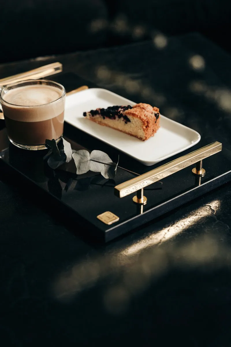 Hilke Collection dienblad 40,5x25,5 cm, Graniet-massief messing Hilke Collection