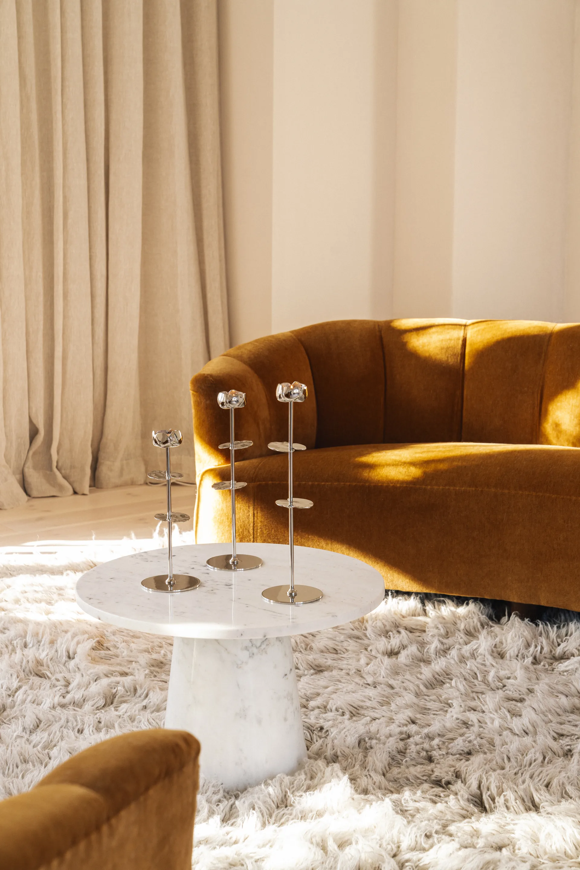 Ninfea Alta kandelaar 35 cm, Vernikkeld messing Hilke Collection