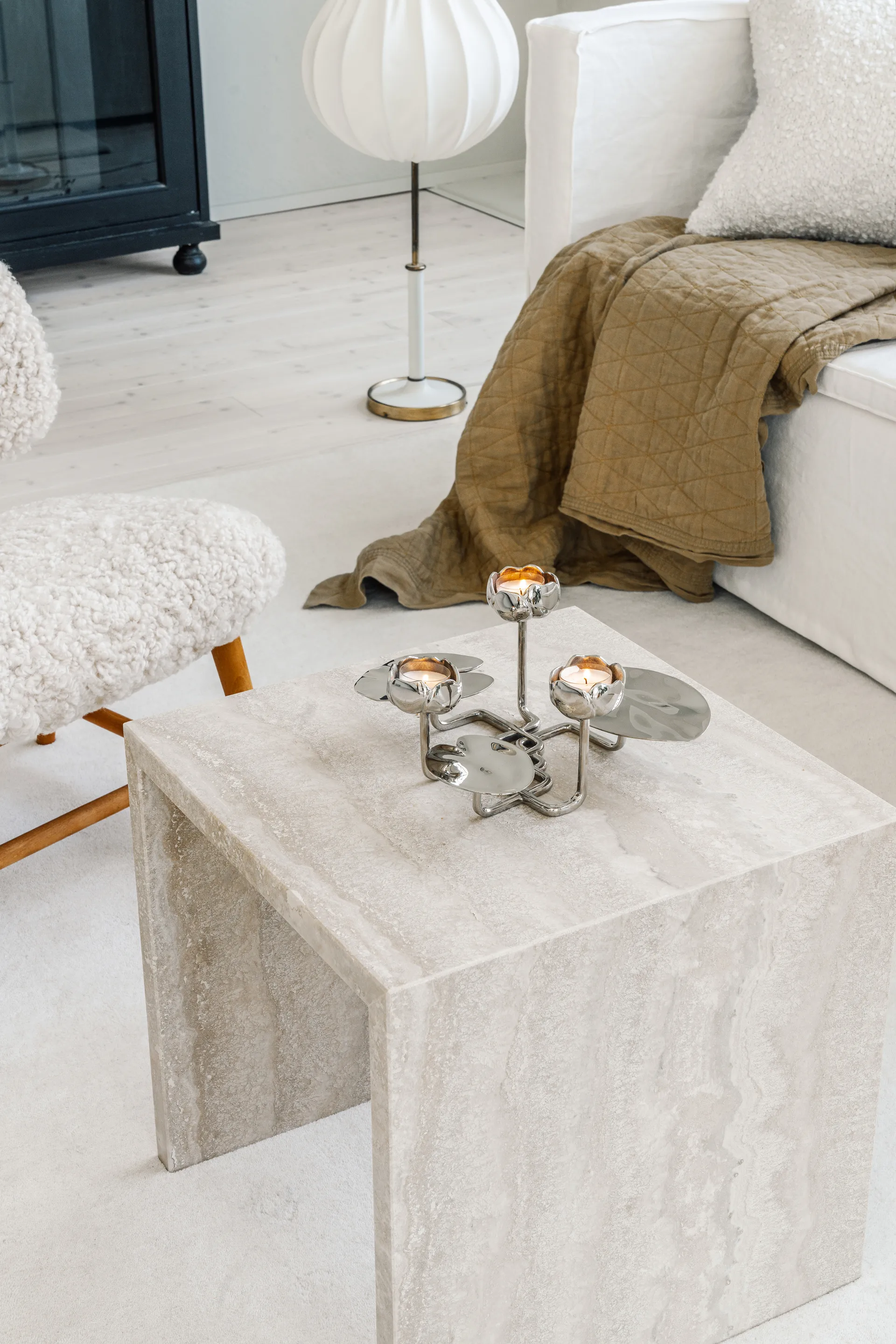 Ninfea grande kandelaar, Vernikkeld messing Hilke Collection