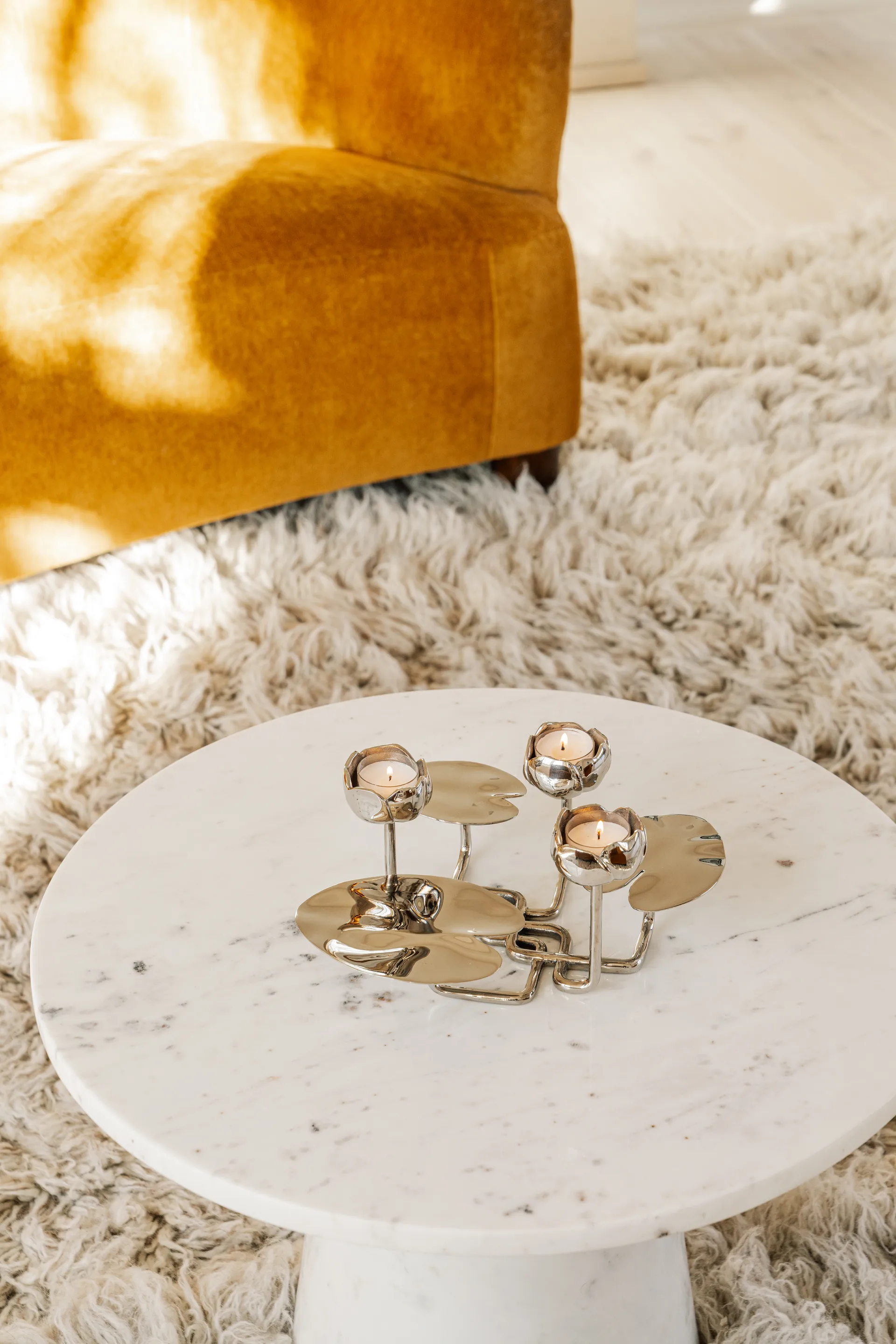 Ninfea grande kandelaar, Vernikkeld messing Hilke Collection