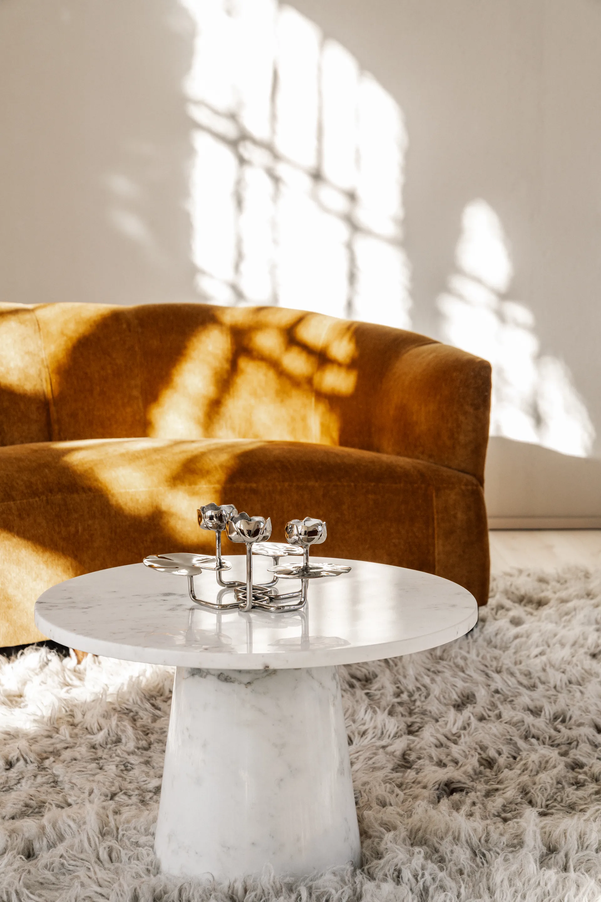 Ninfea grande kandelaar, Vernikkeld messing Hilke Collection