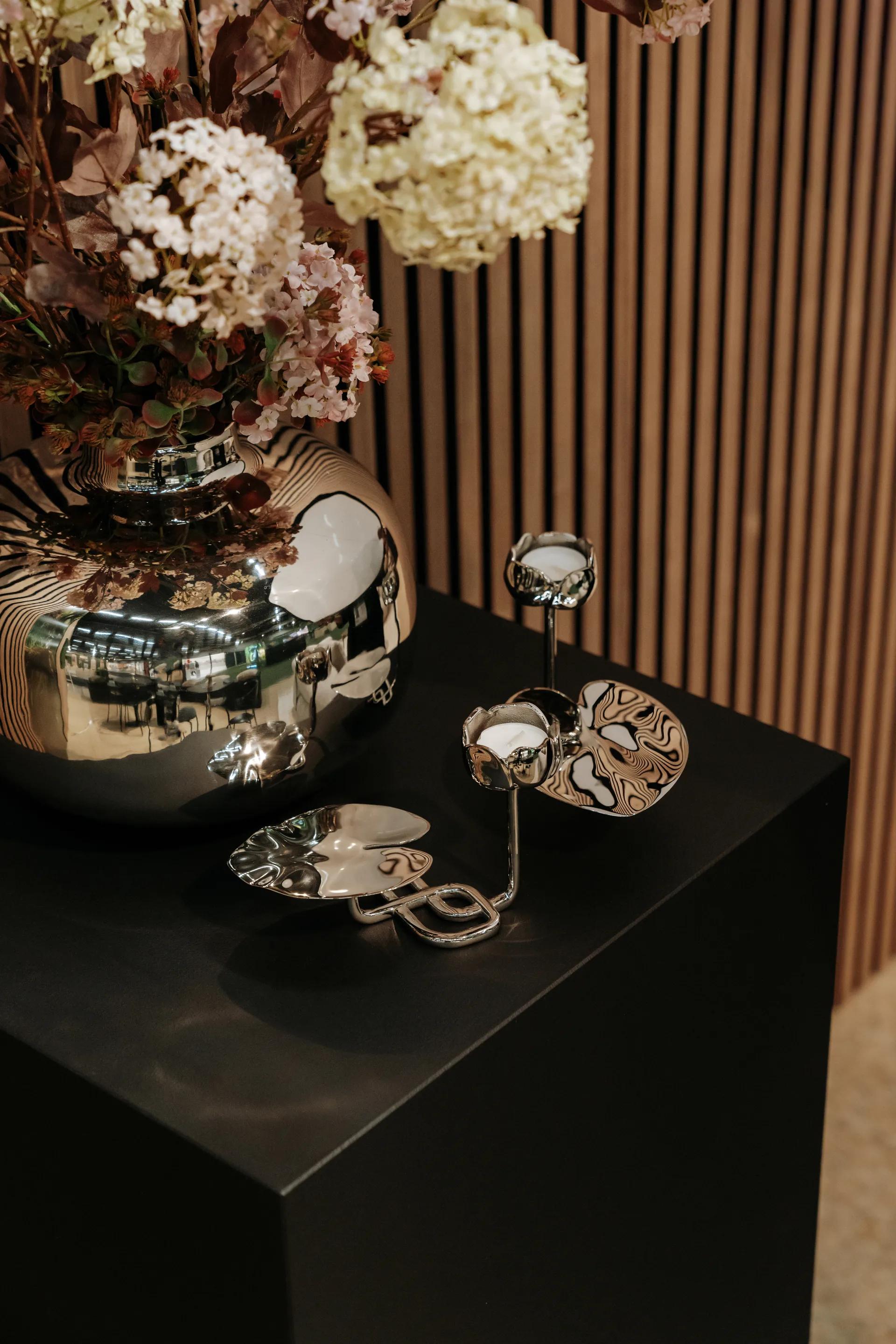 Ninfea No.1 kandelaar, Vernikkeld messing Hilke Collection