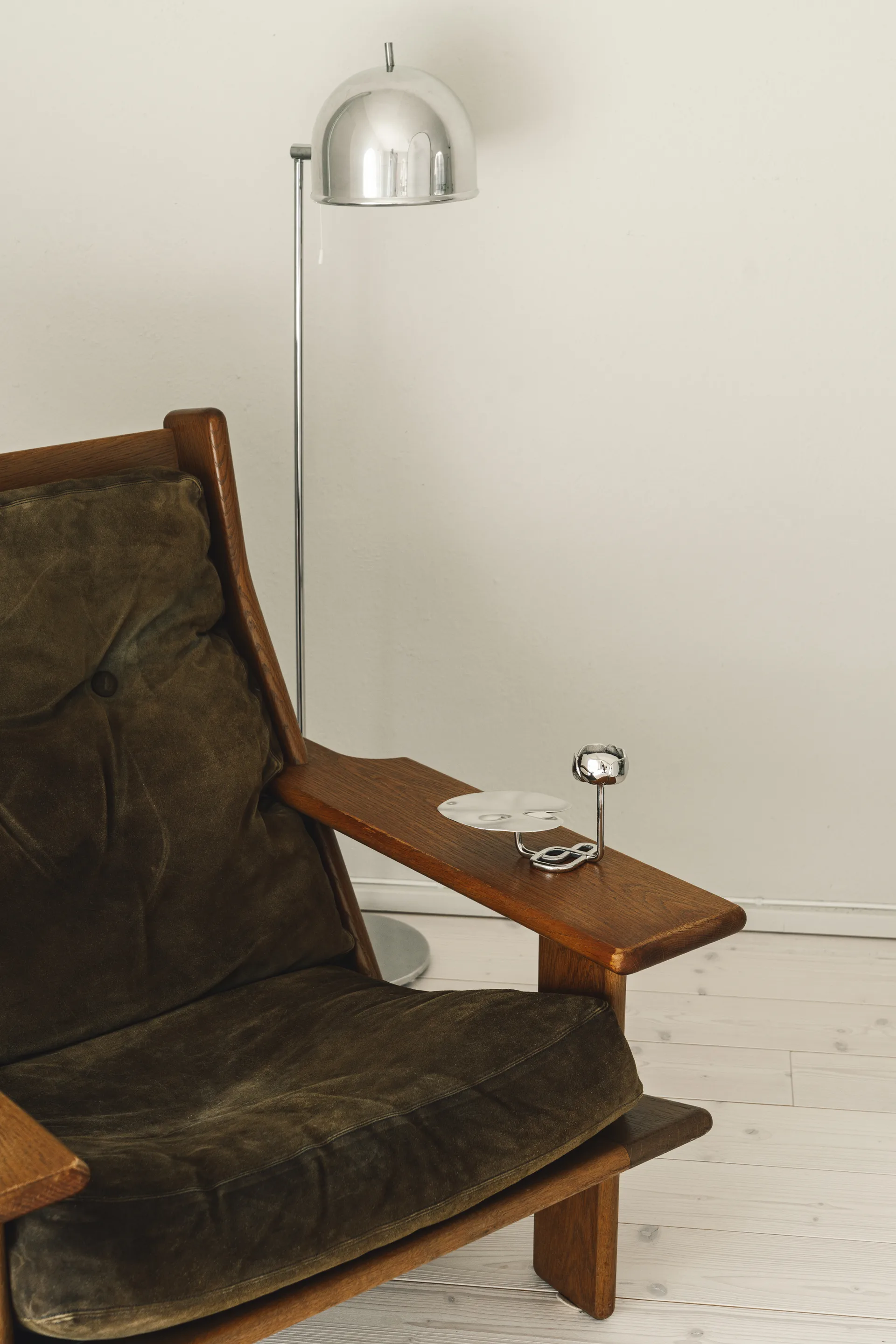 Ninfea No.2 kandelaar, Vernikkeld messing Hilke Collection