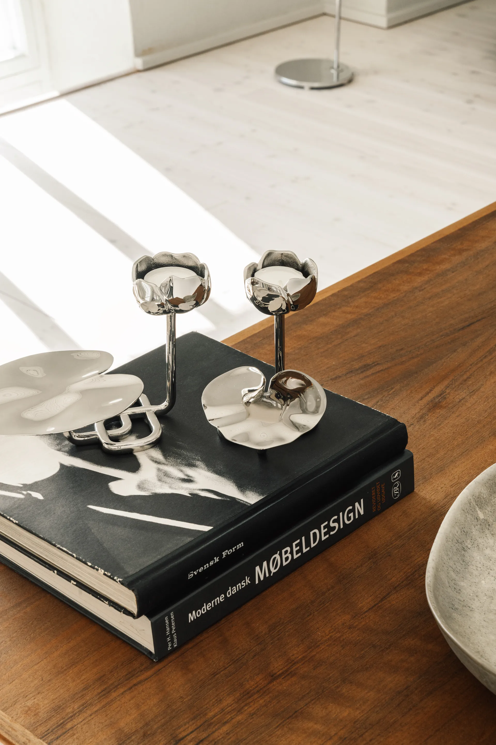 Ninfea No.2 kandelaar, Vernikkeld messing Hilke Collection