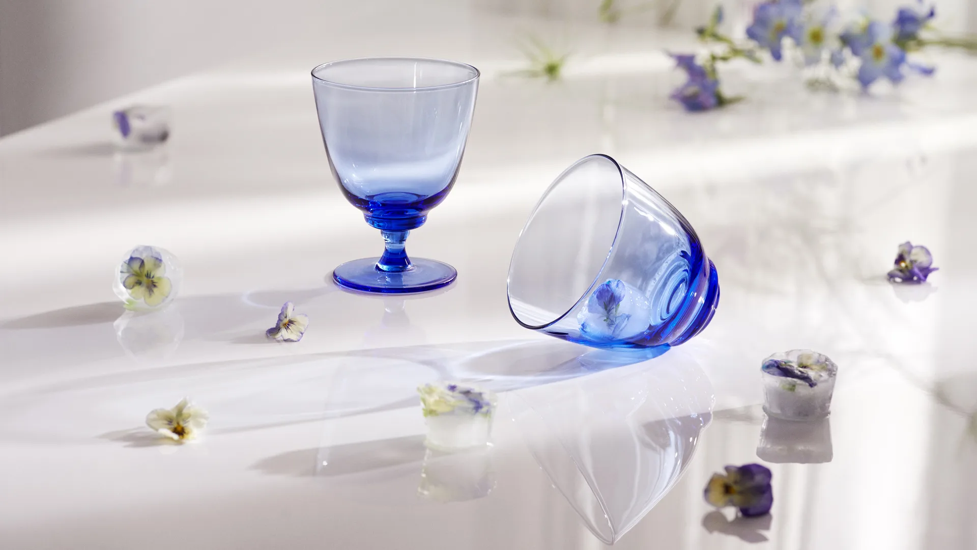 Flow glas op voet 35 cl, Donkerblauw Holmegaard