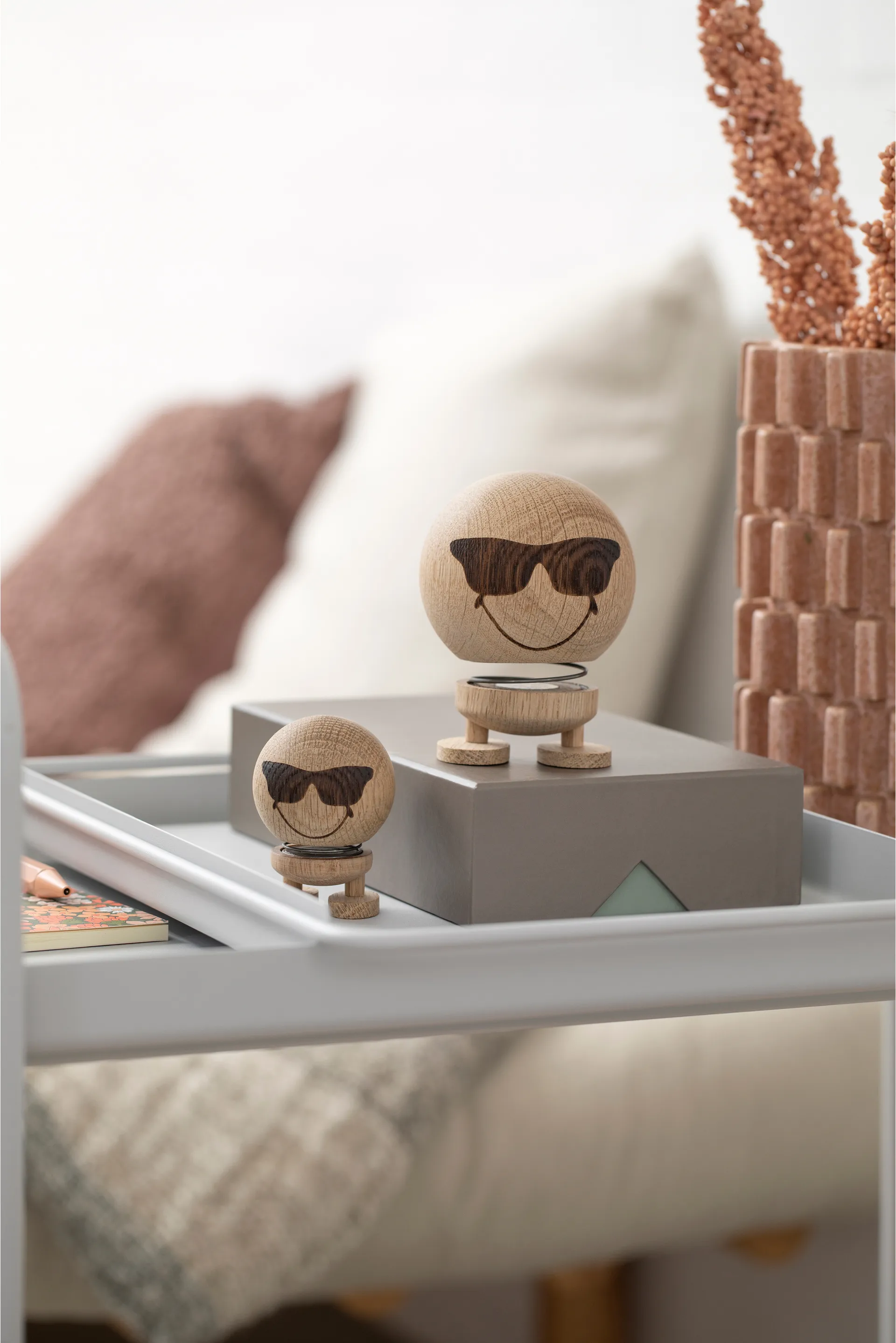 Hoptimist Smiley Cool M figuur, Raw oak Hoptimist