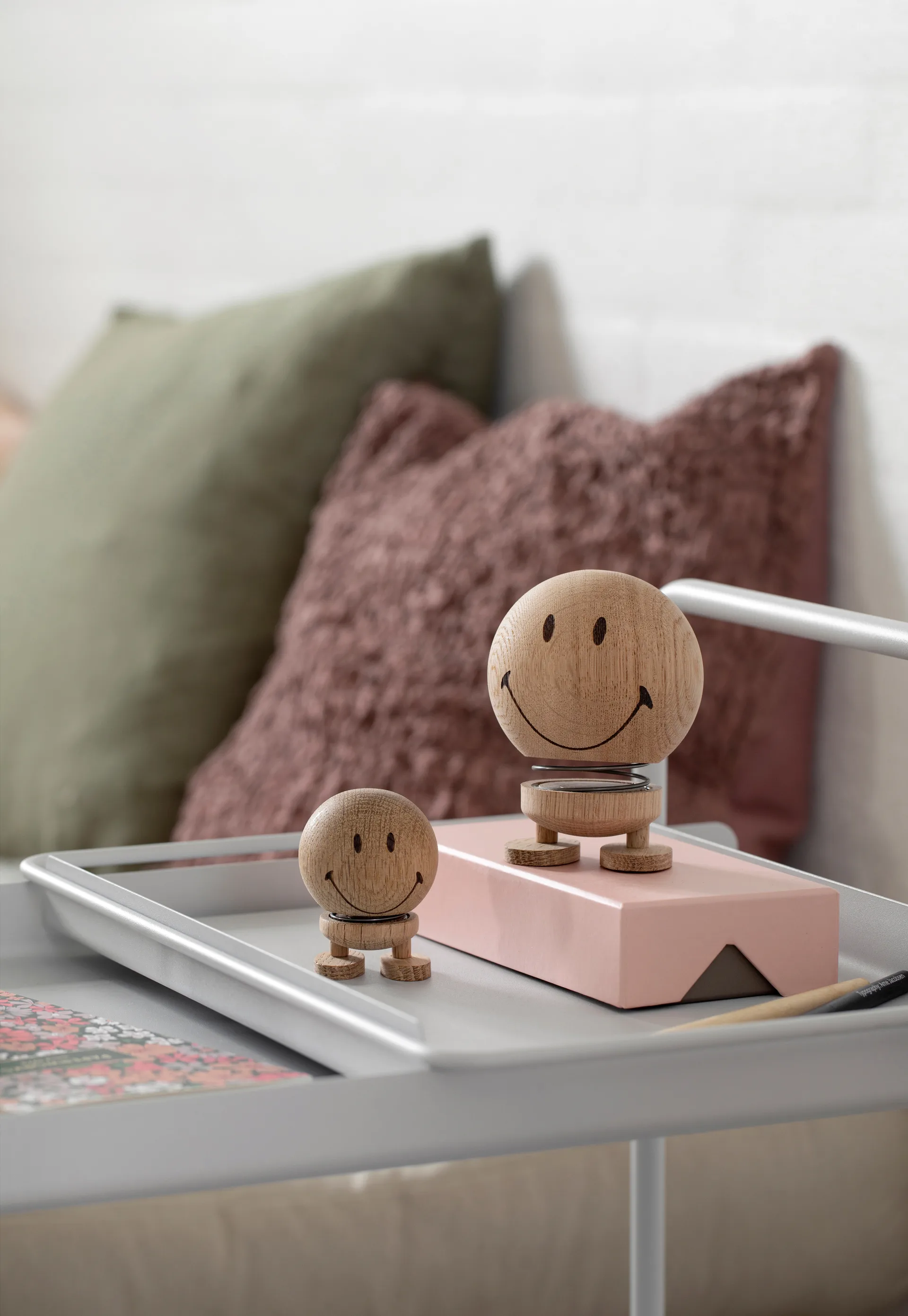 Hoptimist Smiley M figuur, Raw oak Hoptimist