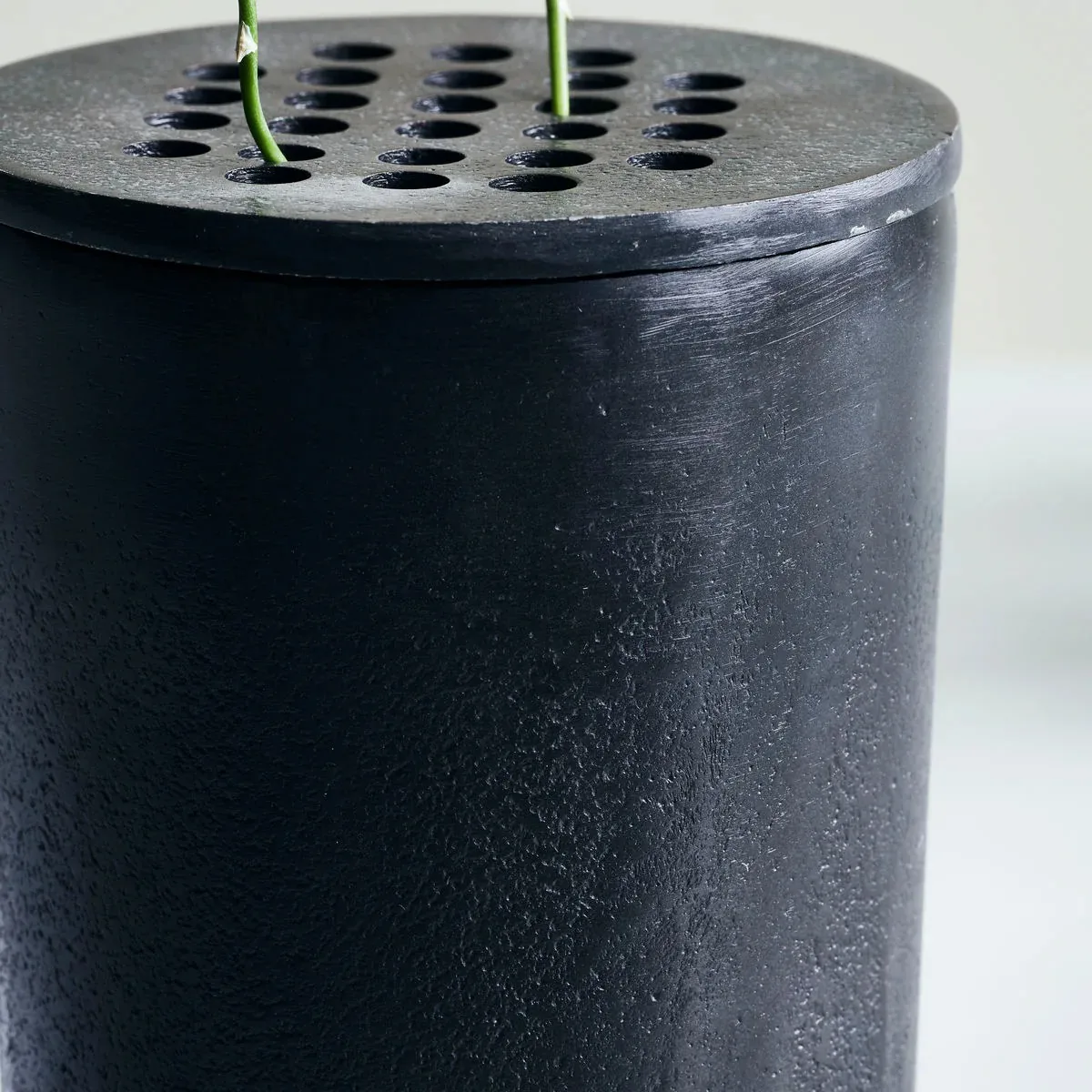 Flow vaas 18 cm, Gebruind messing House Doctor