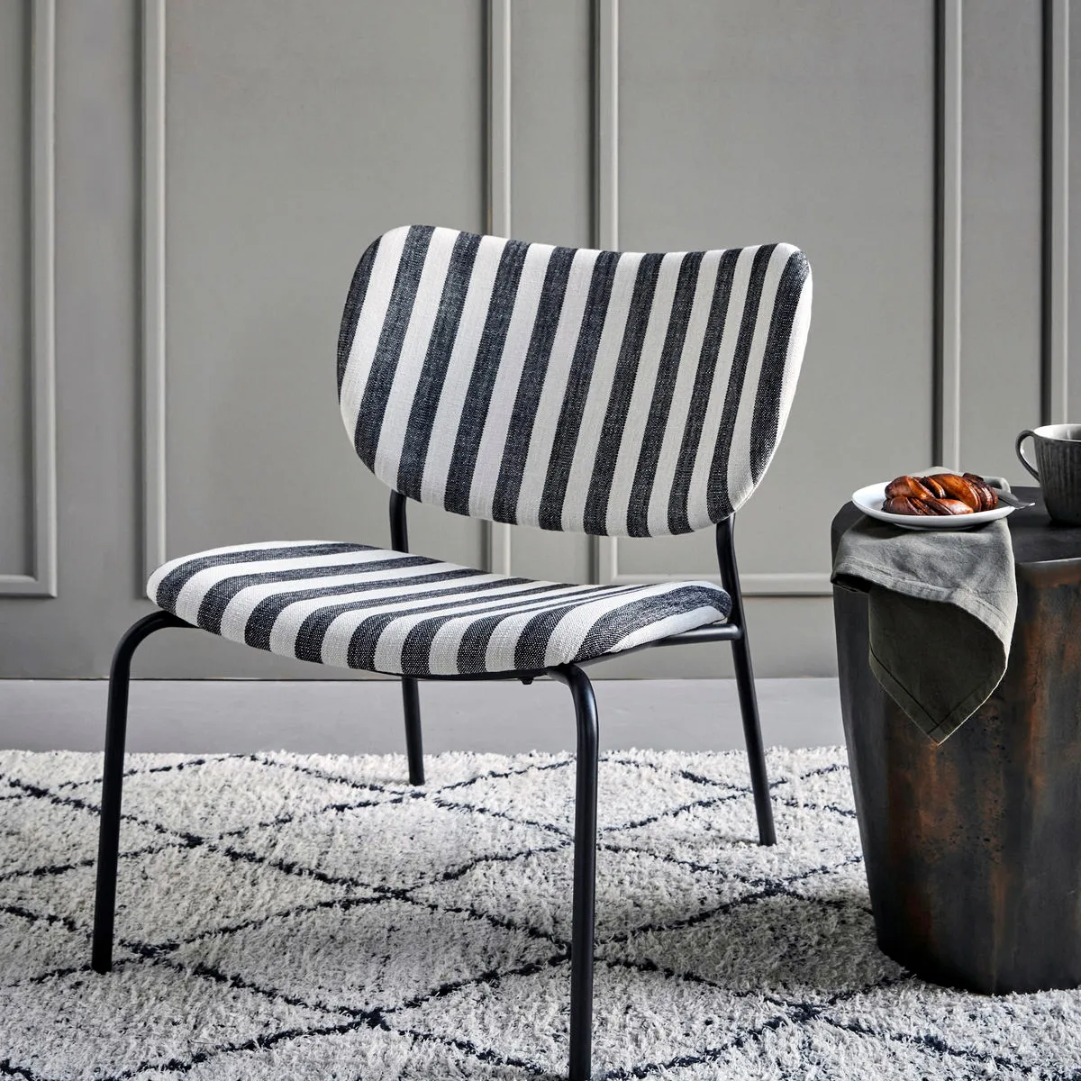 Longa lounge stoel stalen frame, Zwart-wit House Doctor