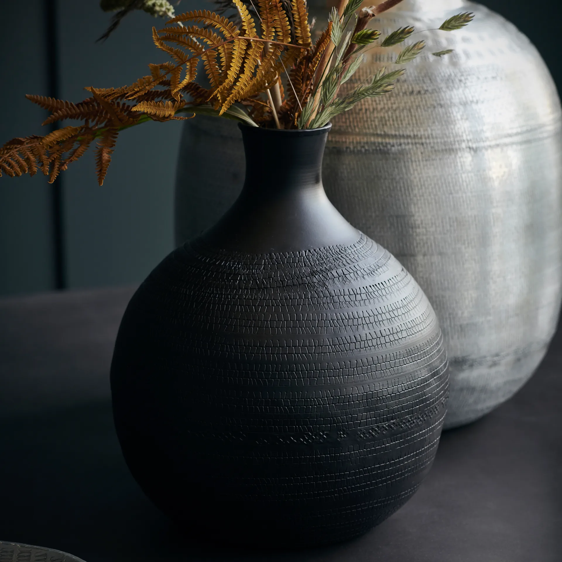 Reena vaas 25 cm, Bruin House Doctor