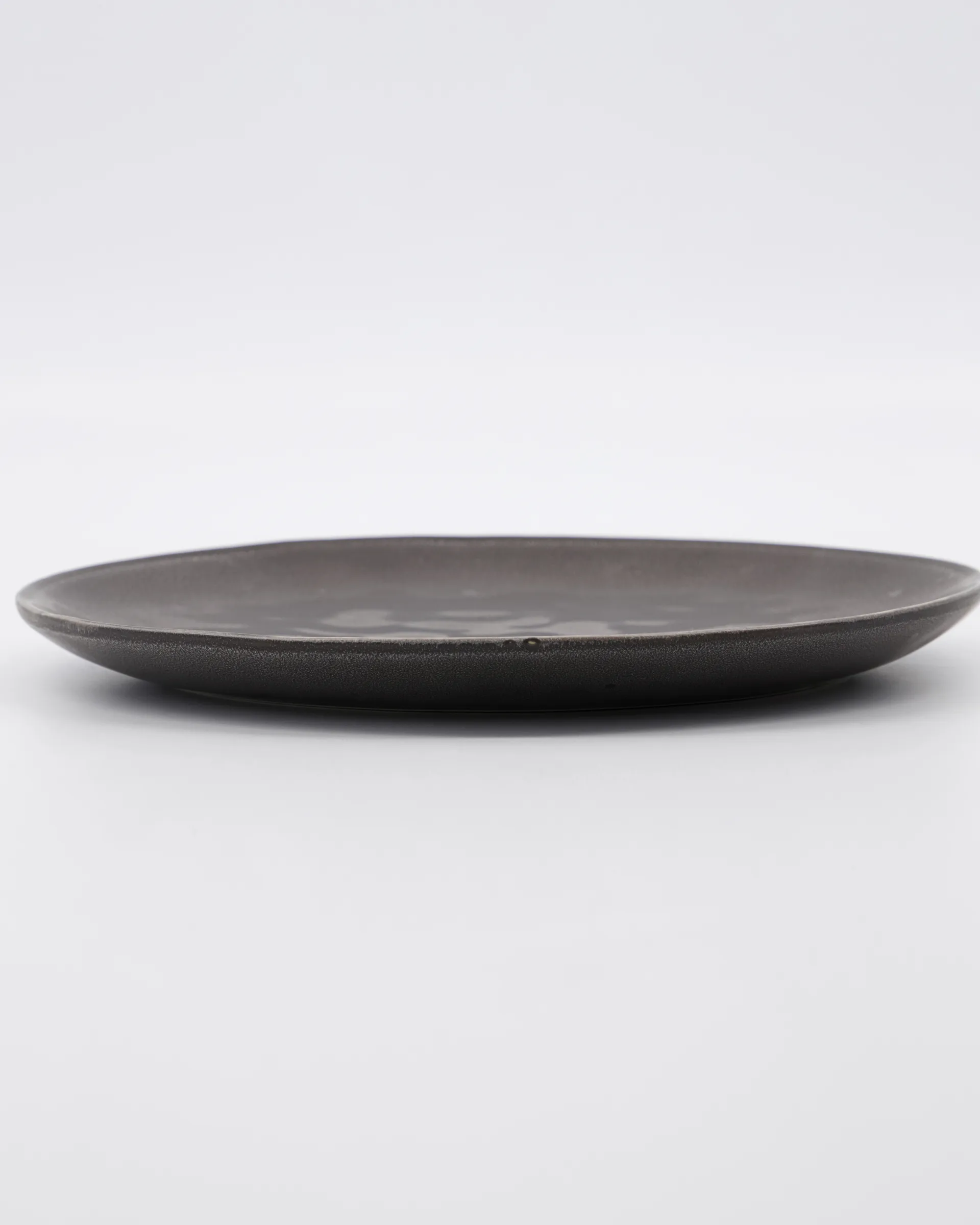Rustic bordje Ø20 cm, Donkergrijs House Doctor