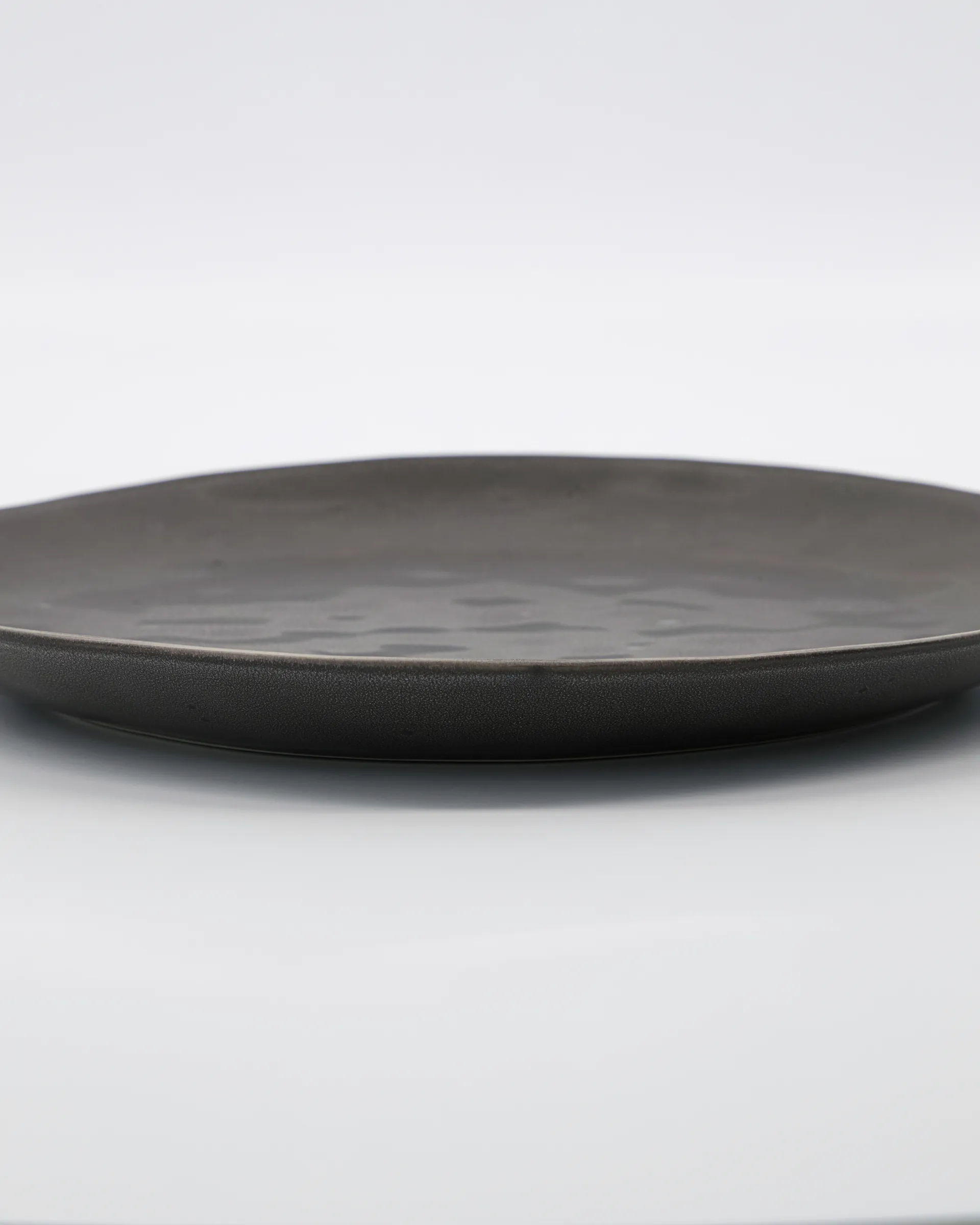 Rustic dinerbord Ø27,5 cm, Donkergrijs House Doctor