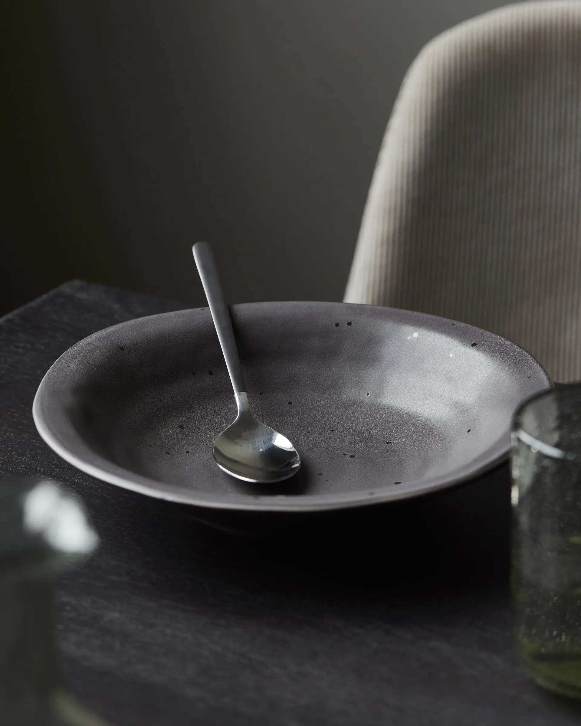 Rustic soepbord Ø25 cm, Donkergrijs House Doctor