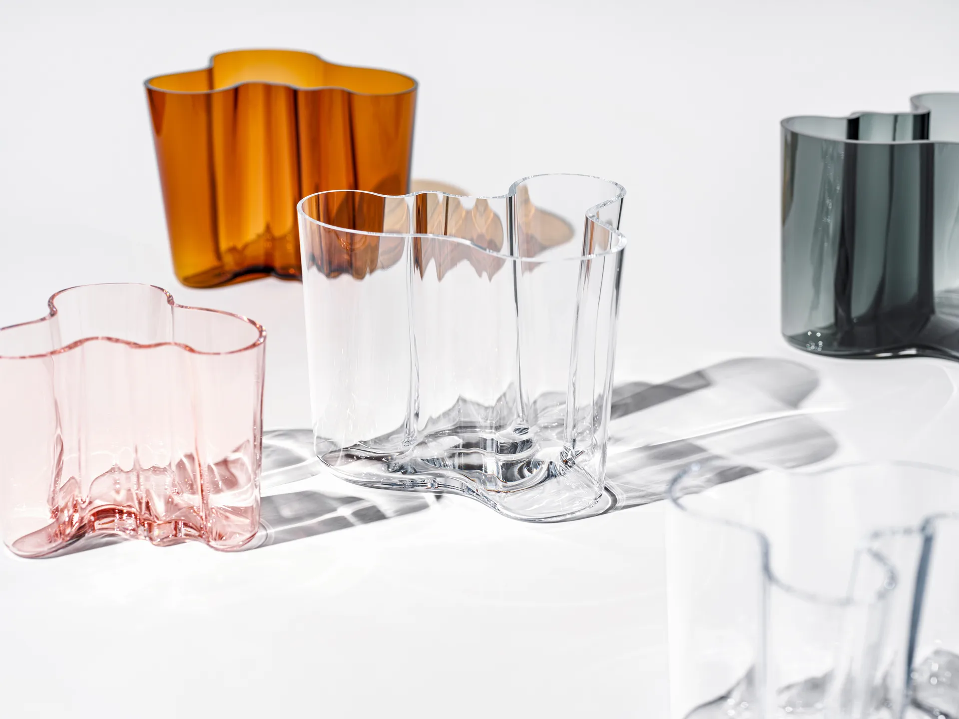 Alvar Aalto vaas donkergrijs, 160 mm. Iittala