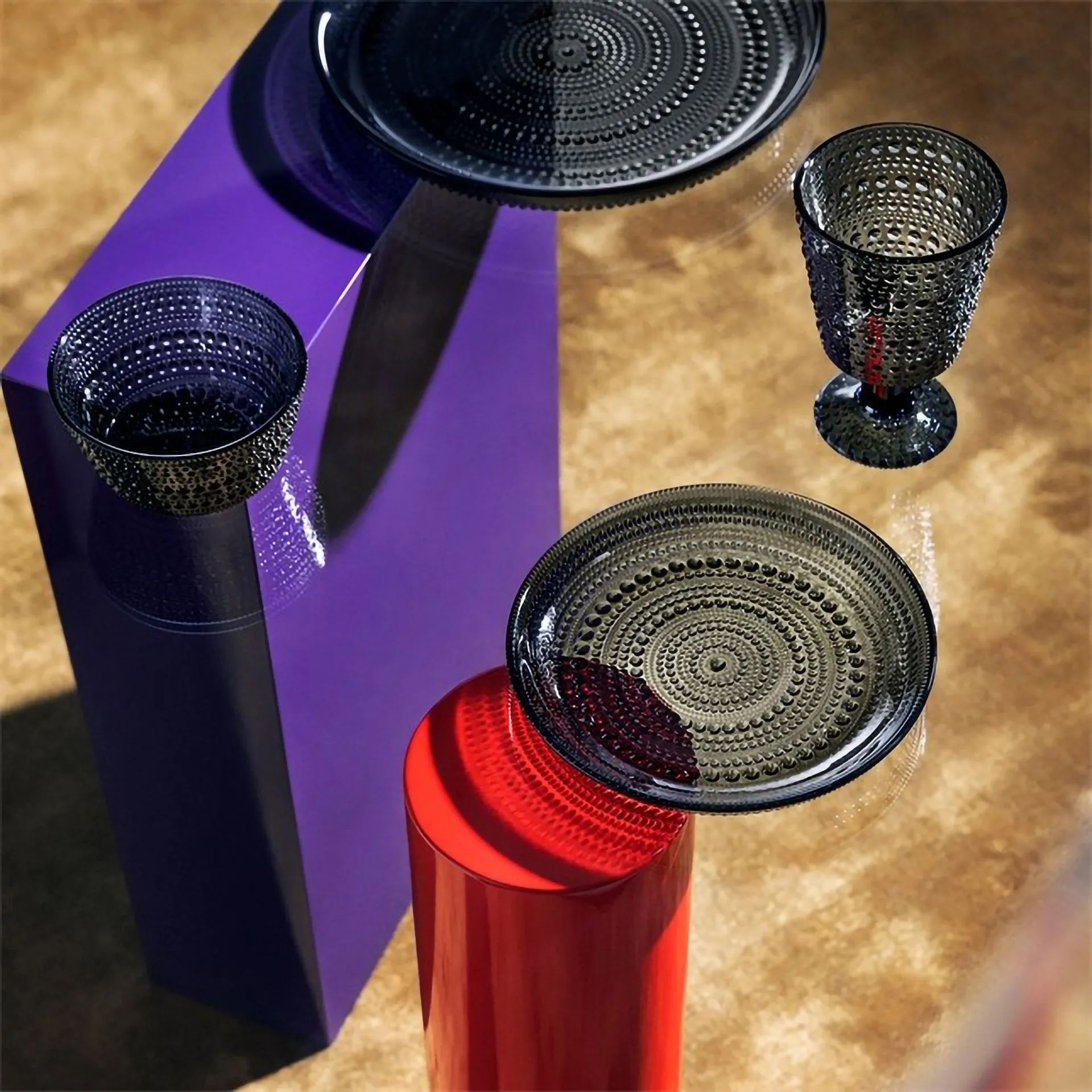 Kastehelmi bord klein - Ø24,8 cm, Donkergrijs Iittala