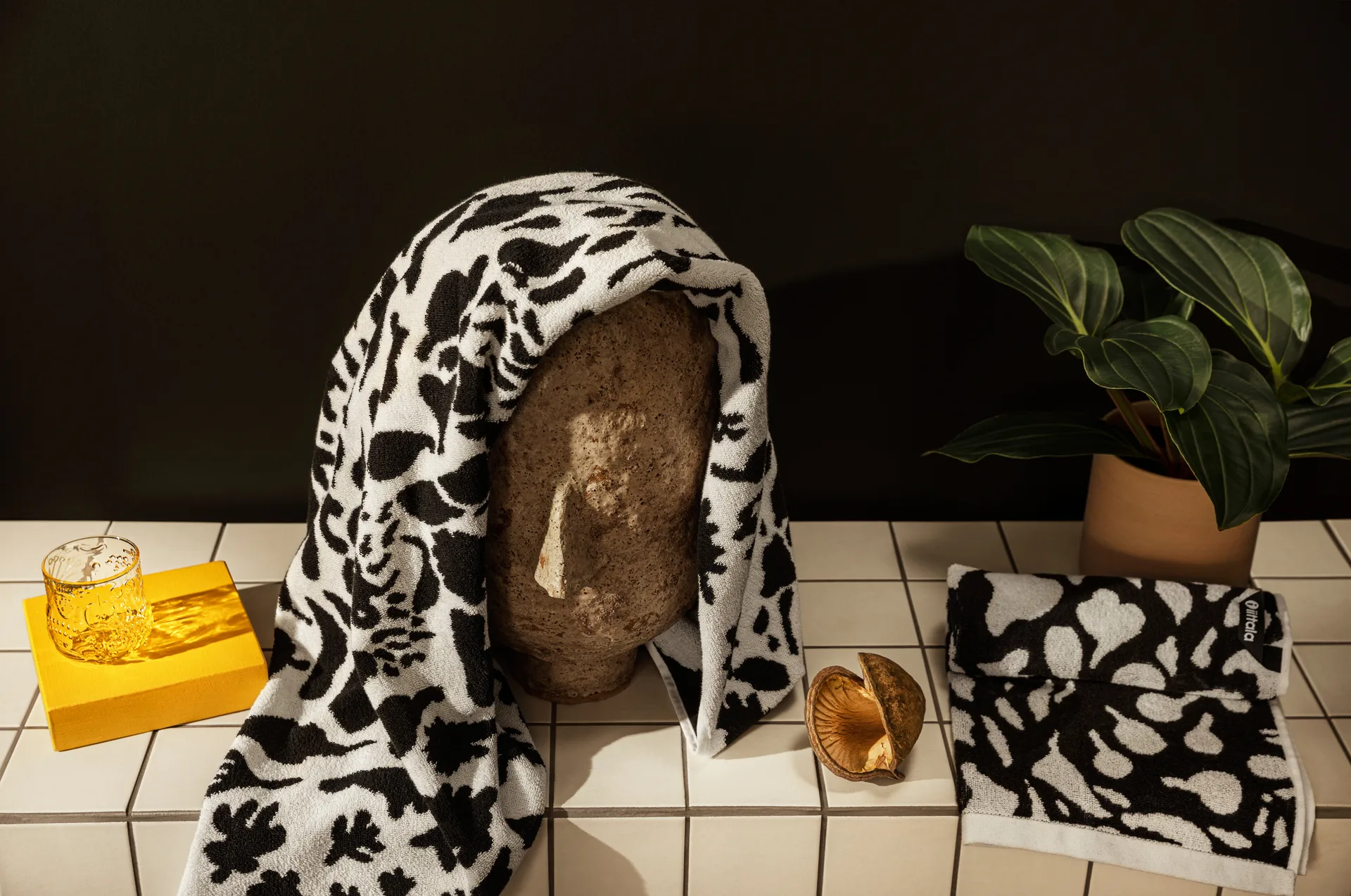 Oiva Toikka Cheetah badhanddoek 70x140 cm, Zwart-wit Iittala