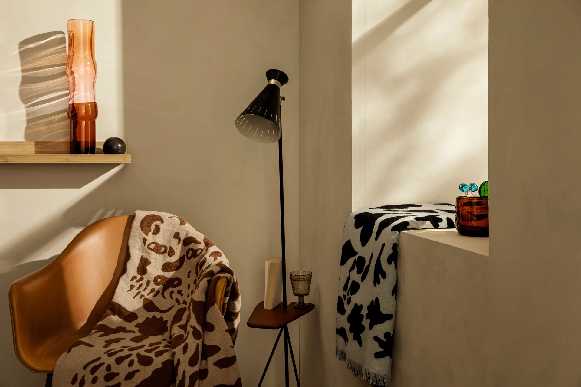 Oiva Toikka Cheetah wollen plaid 130x180 cm, Zwart-wit Iittala