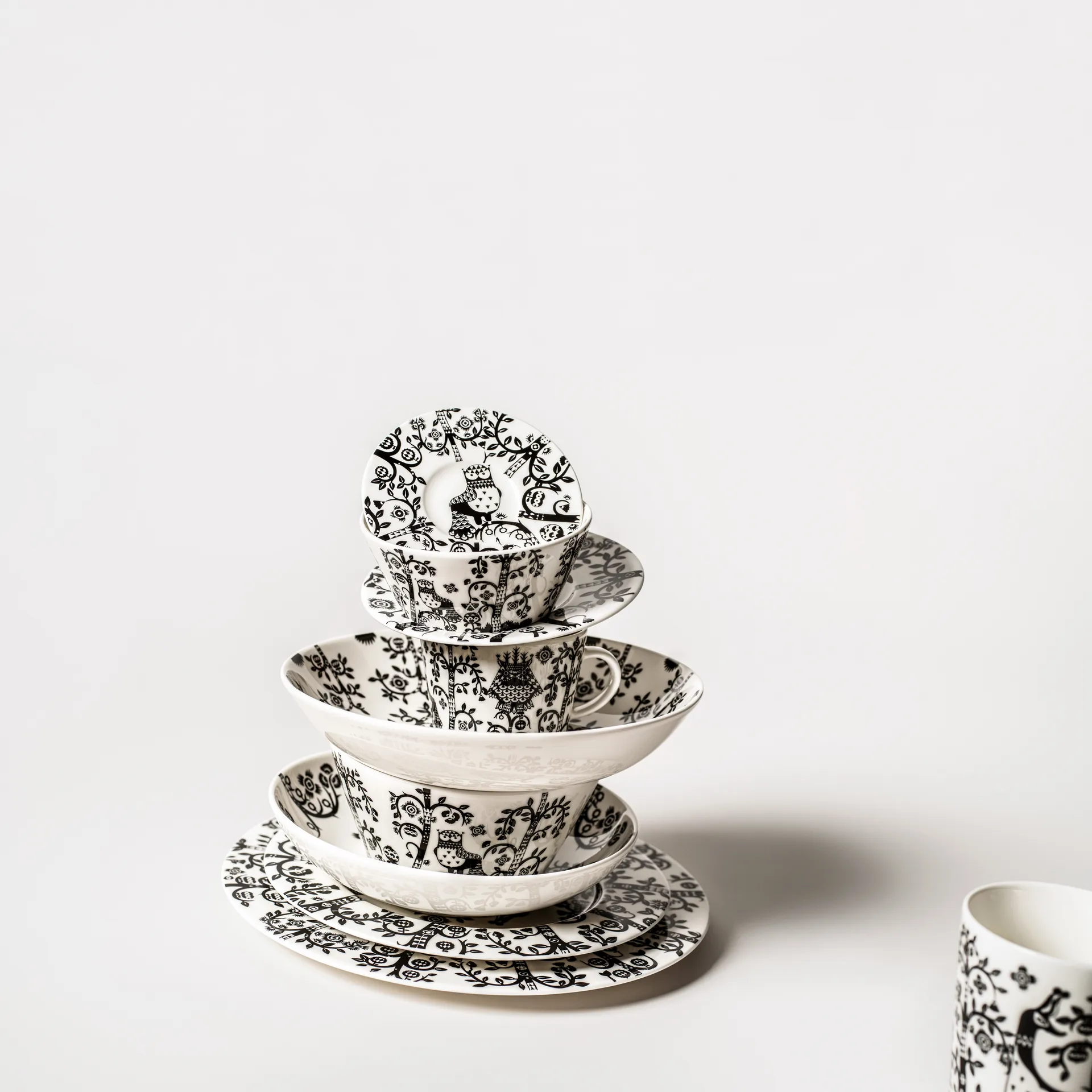 Taika schotel Ø16 cm, Zwart Iittala