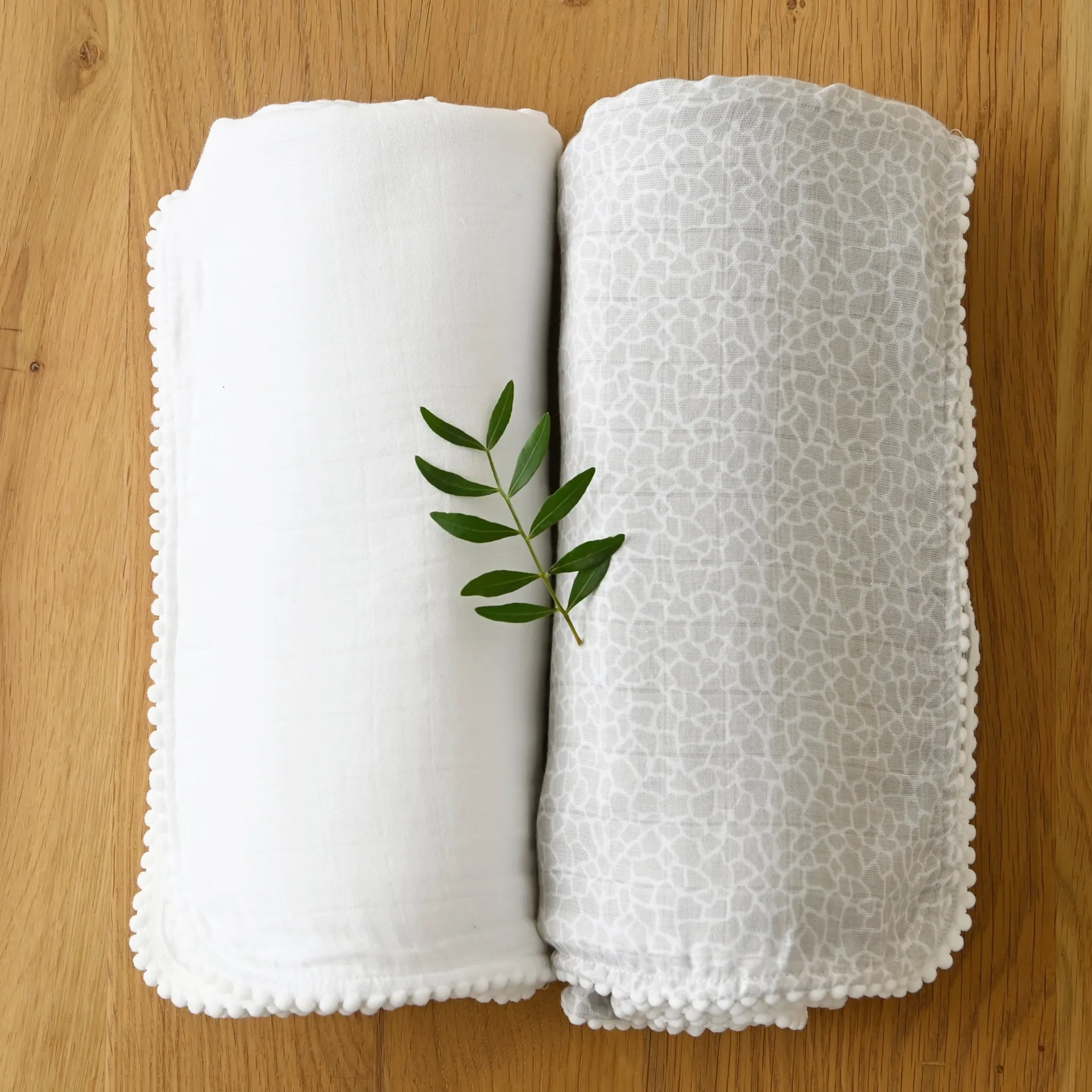 Pom Pom hydrofiele doek 120x120 cm 2-pack, Pearl & Giraffe gray Jack o Juno