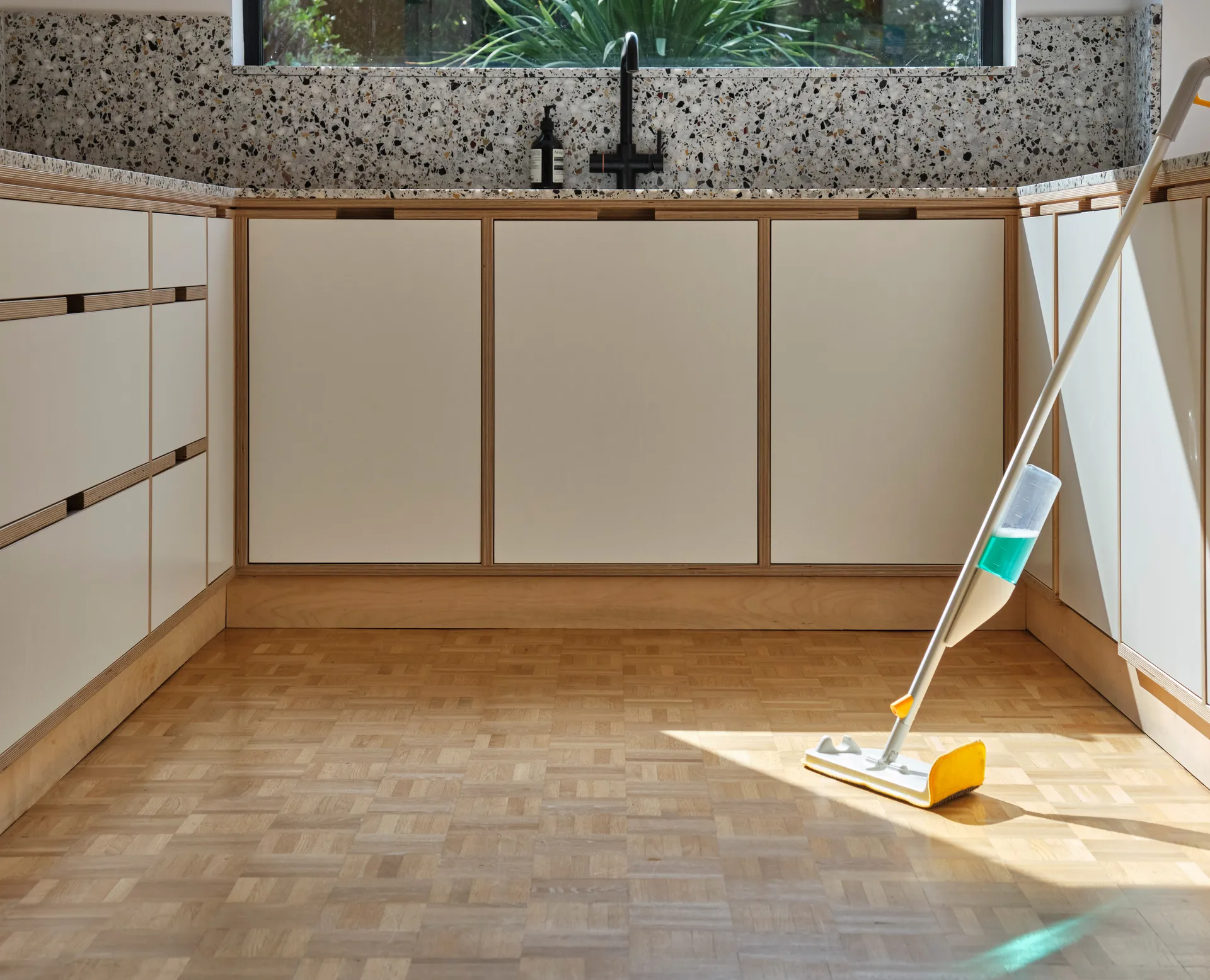 Cleantech 2-in-1 vloerwisser met schrobber, Light Stone Joseph Joseph