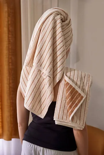 Soft handdoek - Off-white, 50x100 cm - Juna