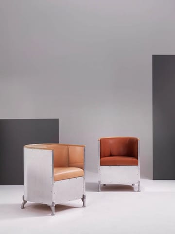 Aluminium fauteuil mat geborsteld - Leder Tärnsjö zwart-walnoot - Källemo