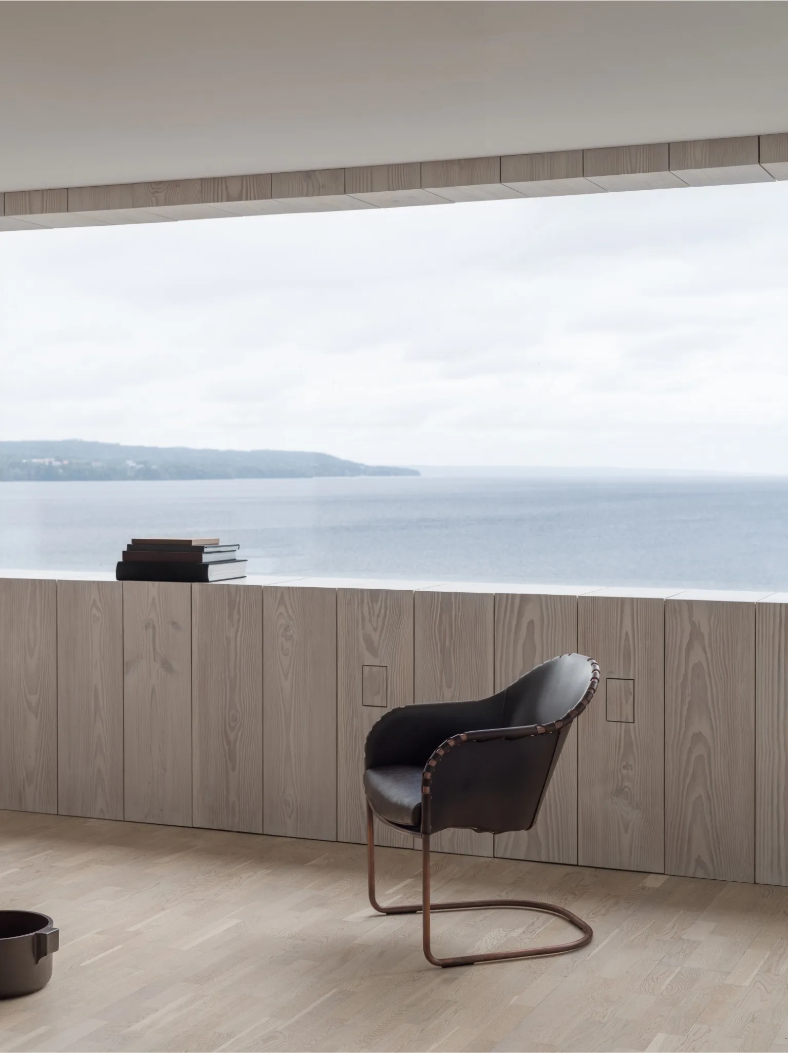 Ingo fauteuil, Cigarrenbruin-mat chroom Källemo