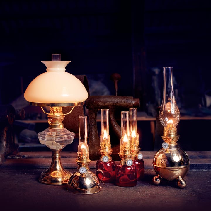 Koholmen paraffine-lamp, robijnrood Karlskrona Lampfabrik