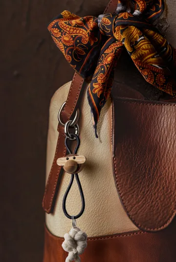 Kaj Bojesen aap sleutelhanger - Teak-limba hout, zwart leer - Kay Bojesen Denmark