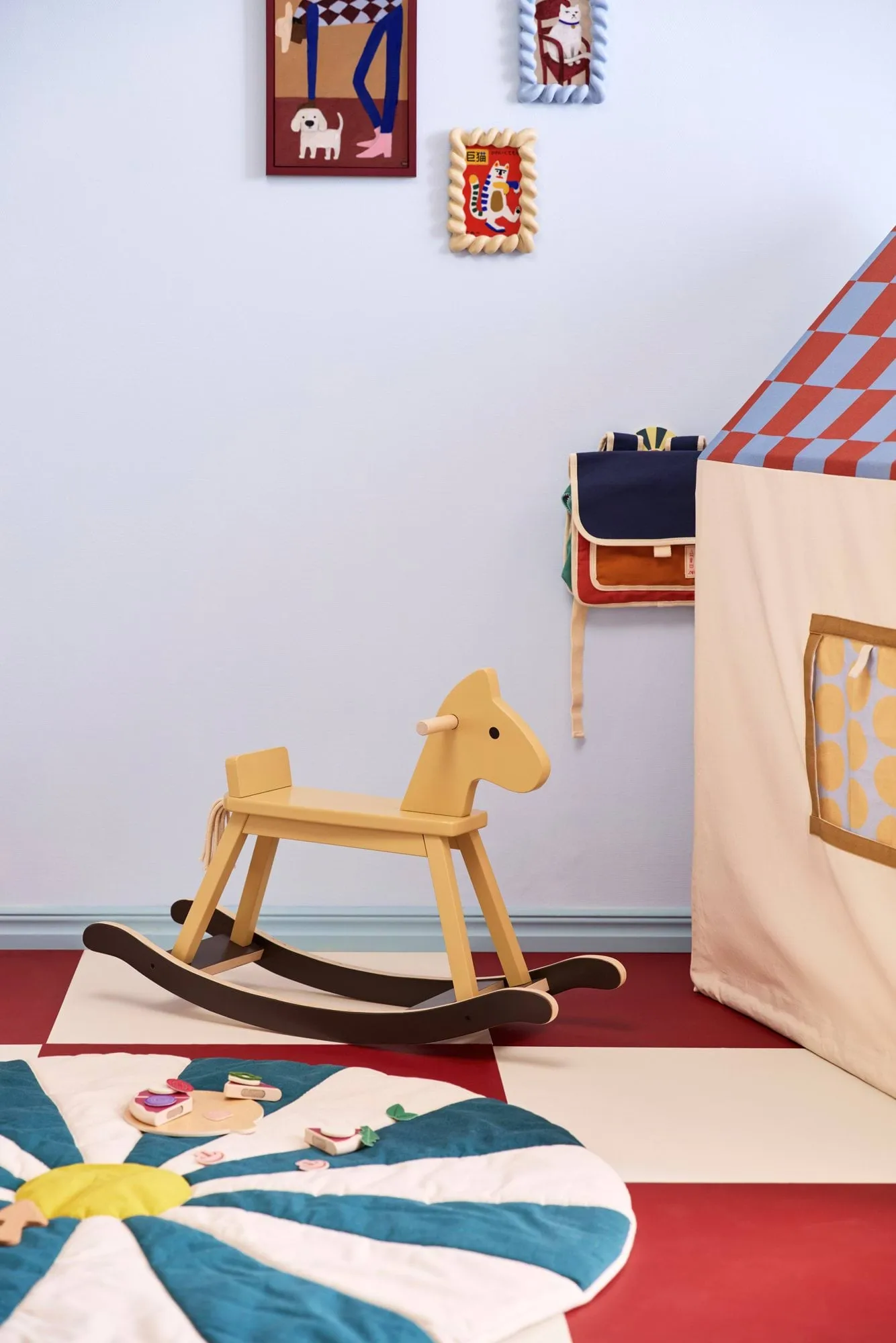 Kid's Concept hobbelpaard, Honinggeel Kid's Concept