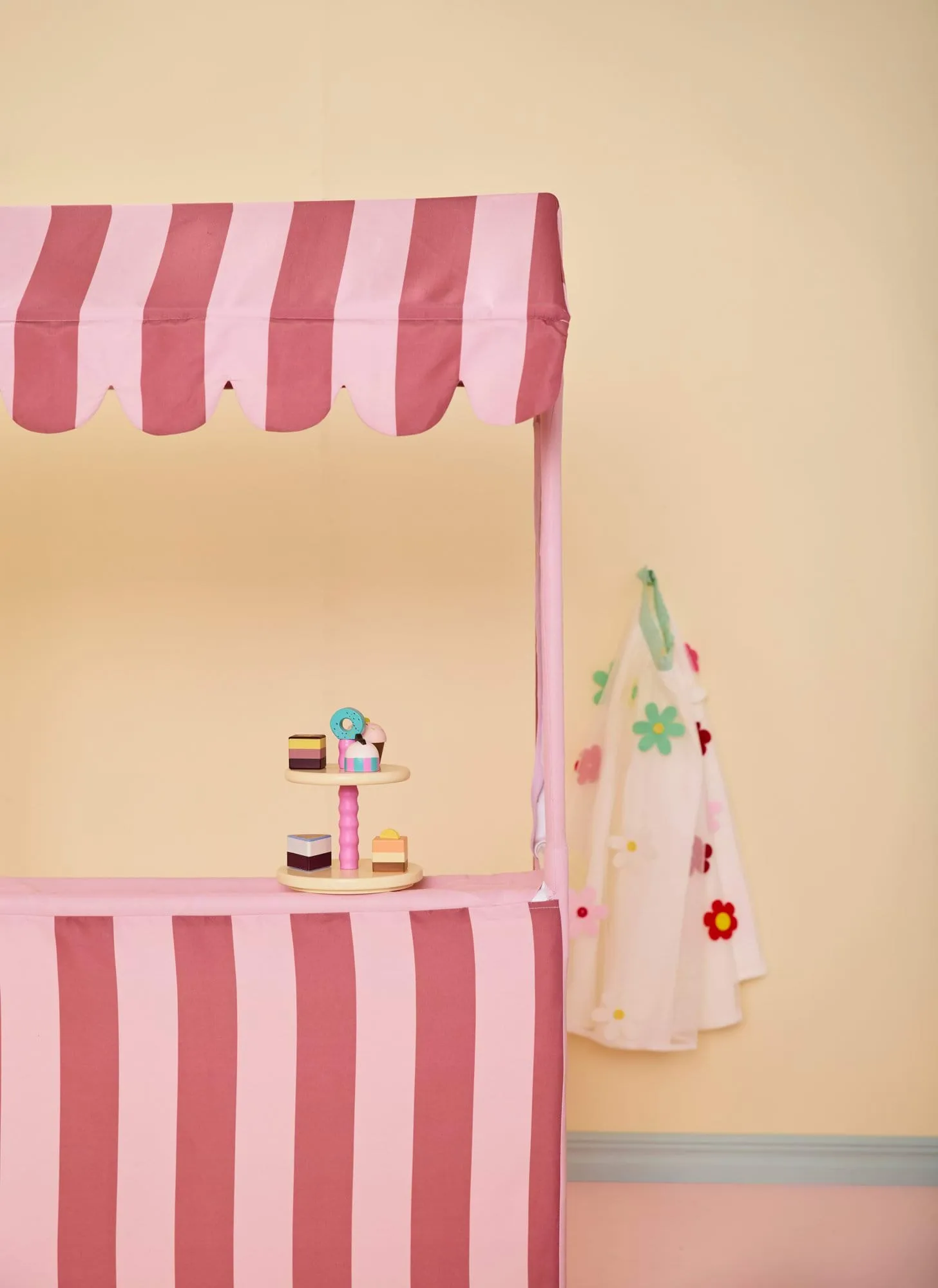 Kid's Concept marktkraam, Bruinroze Kid's Concept